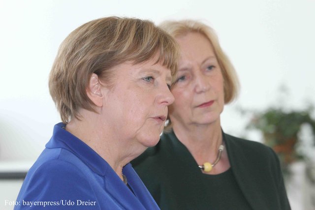 Bilderstrecke: Besuch von Bundeskanzlerin Dr. Angela Merkel und Bildungsministerin Johanna Wanka bei der IHK FOSA in Nürnberg. | Foto: bayernpress