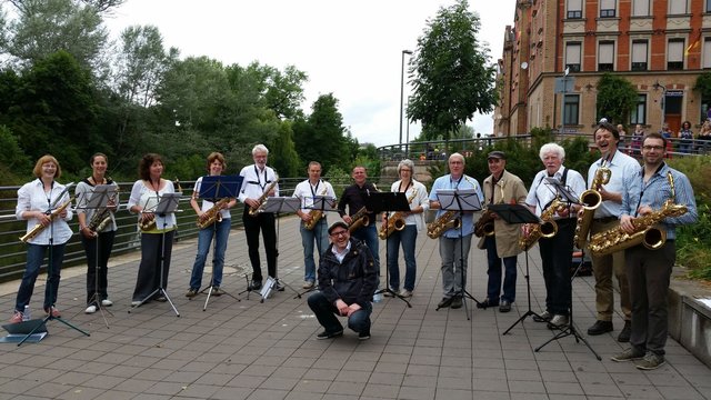 Evergreens und Hits aus Jazz und Pop, gespielt auf 17 Saxofonen und einer Cajon - das ist die "Saxerei" aus Fürth. Foto: oh