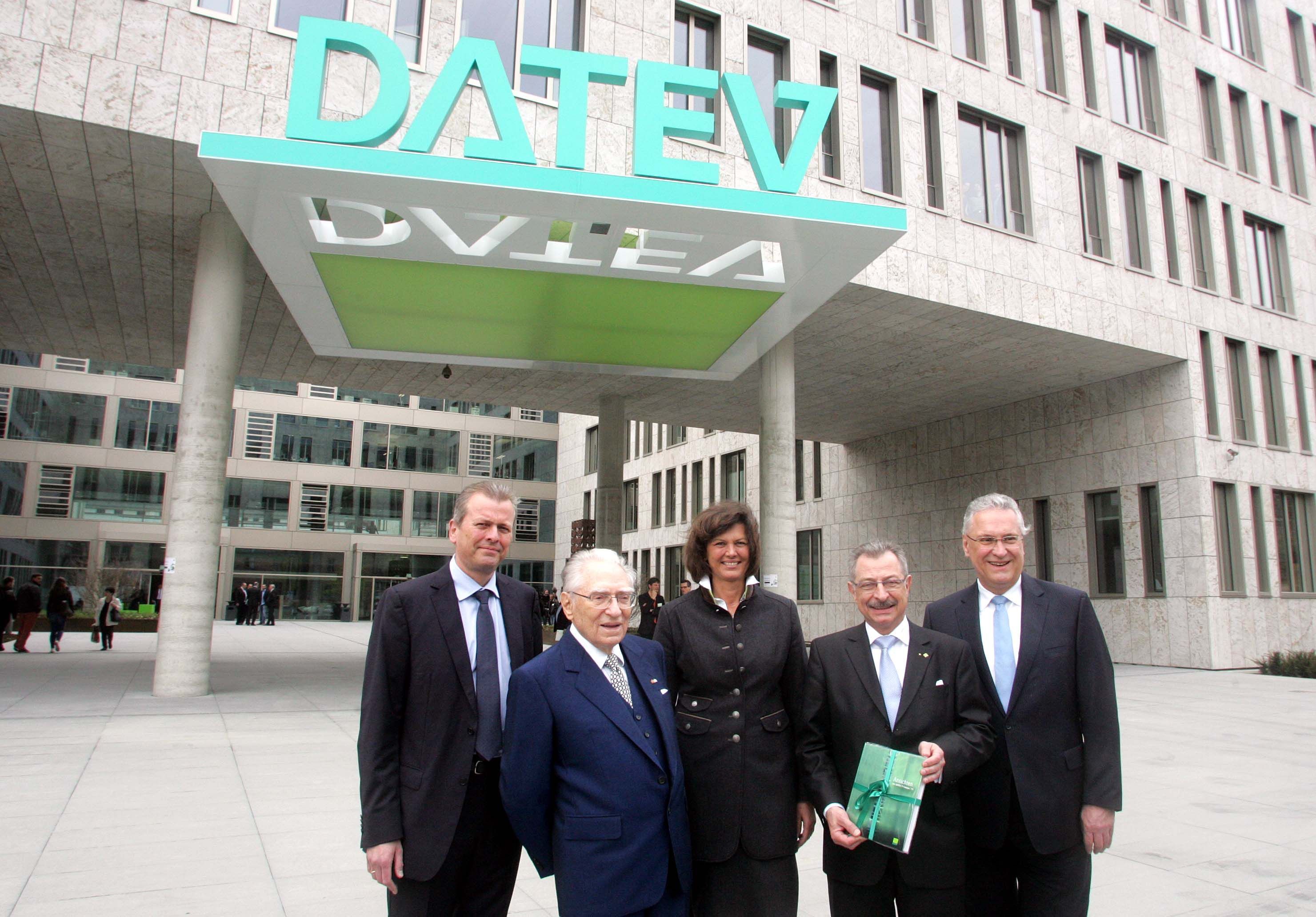 Einweihung des DATEV IT-Campus 111 in der Fürther Strasse in Nürnberg (v.l.): Oberbürgermeister Dr. Ulrich Maly, Dr. Heinz Sebiger, Gründer und Ehrenvorsitzender der DATEV, die Bayerische Wirtschaftsministerin Ilse Aigner, DATEV Vorstandsvorsitzender Prof. Dieter Kempf und der Bayerische Innenminister Joachim Herrmann.