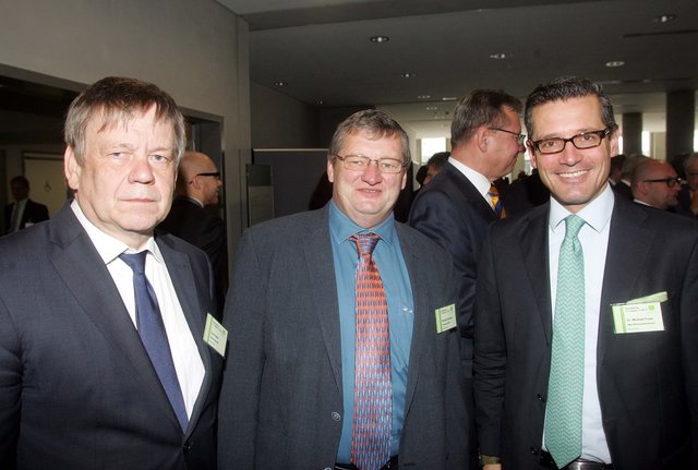 Einweihung des DATEV IT-Campus 111 in Nürnberg (v.l.): MdL Karl Freller, MdL Michael Brückner und Dr. Michael Fraas, Nürnbergs Wirtschaftsreferent. | Foto: König