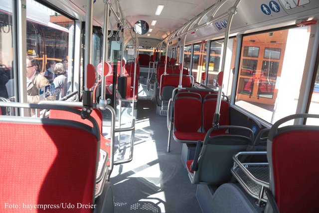 Ausstattung der neuen VAG Bus Flotte in rot und grau. | Foto: bayernpress