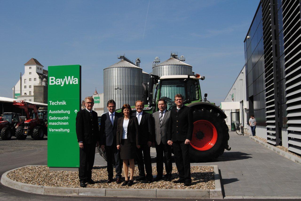 Regionales Pressegespräch der BayWA in Fürth: (v.l.) Günter Schuster, Technik, Jochen Schneider, Baustoffe, Maria Crusius, PR/Corporate Communications, Karl Bittermann, Regionales Verwaltungszentrum Franken, Joachim Klier, Energie und Peter May, Agrar.