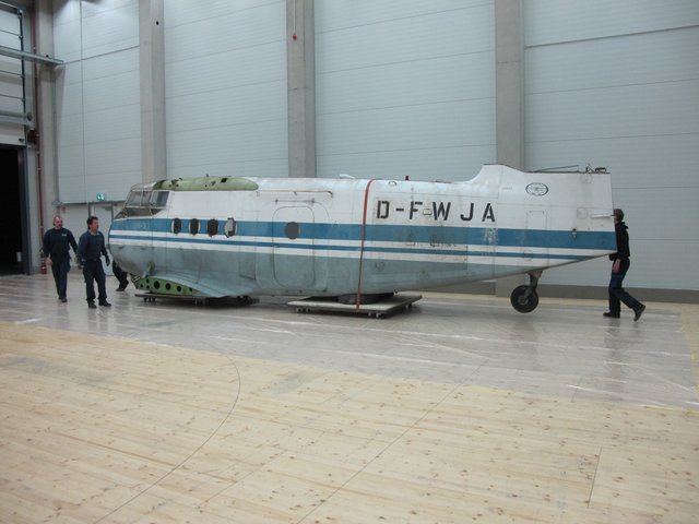 Gelungener Transport einer Antonow AN-2 in die Werkstätten des Staatstheaters. | Foto: Staatstheater Nürnberg