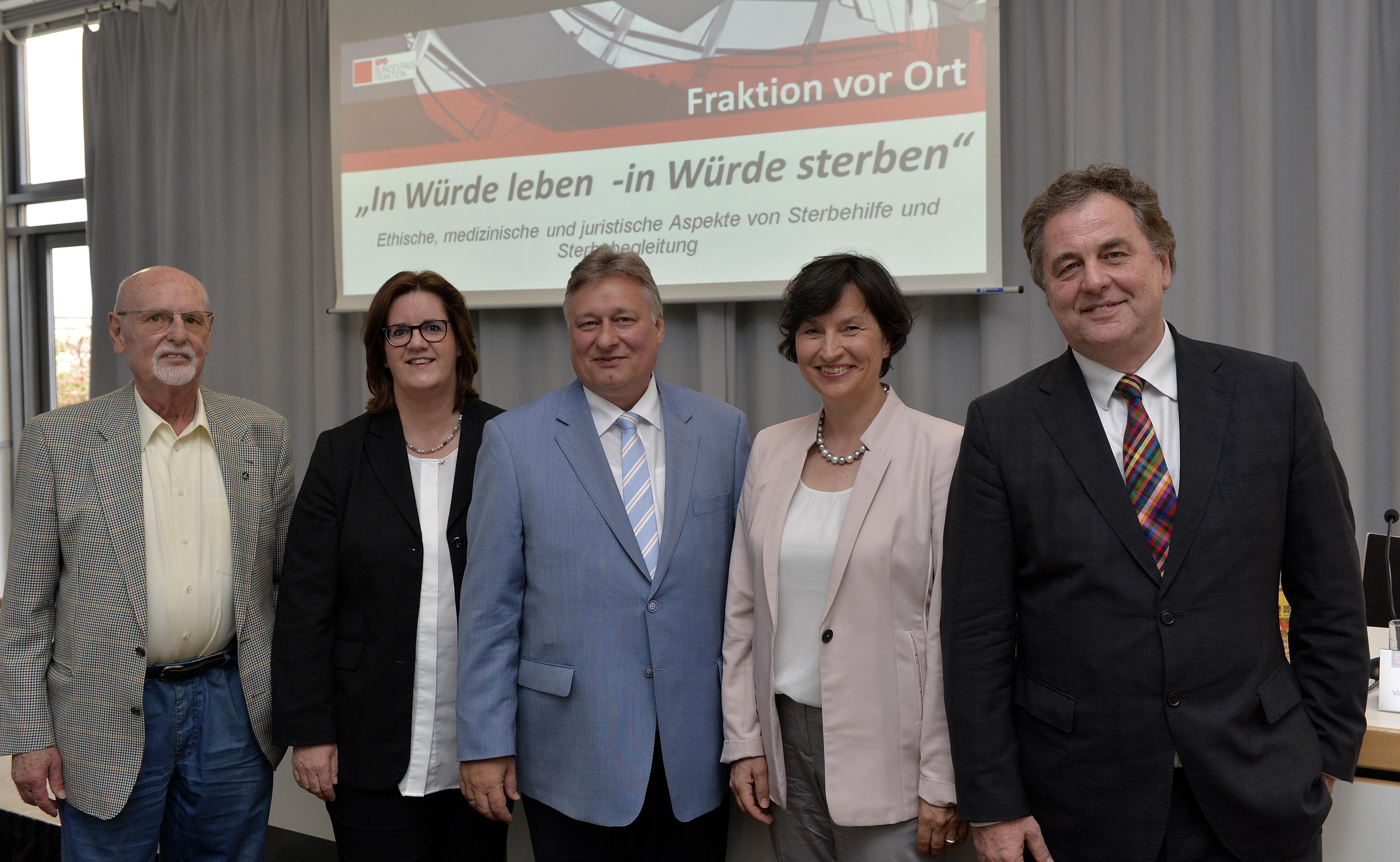 Diskussionsveranstaltung zum Thema Sterbehilfe: (v.l.) Adi Meister, Kerstin Griese, Martin Burkert, Elisabeth Hann von Weyhern, Prof. Dr. Dr. Frank Erbguth.