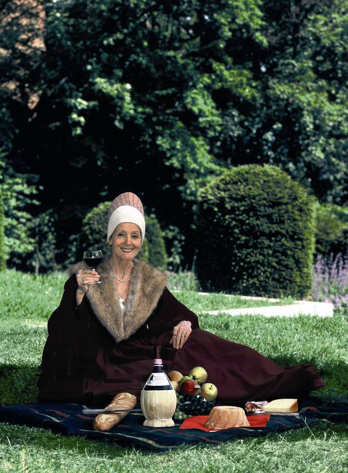 Ganz im Stile des französischen „savoir vivre“ können Besucher während der Sommermonate im historischen Gartenambiente des Tucherschlosses eine entspannte Partie Boule spielen und den Garten für ein ausgiebiges Picknick nutzen. Speisen und Getränke müssen selbst mitgebracht werden.