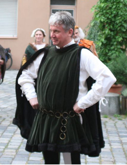 Tanz in den Mai in der Kulturscheune der Altstadtfreunde Nürnberg zugunsten des Pellerhofes.