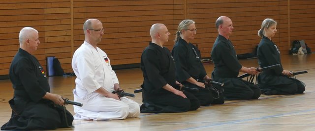 Die Referenten: Wim van Mourik (5. Dan), Peter Röder (6. Dan), Henry Schubert (6. Dan Renshi), Angela von der Geest (6. Dan Renshi), Rudi Müller (6. Dan Renshi) und Sylvia Ordynsky (7. Dan Renshi).