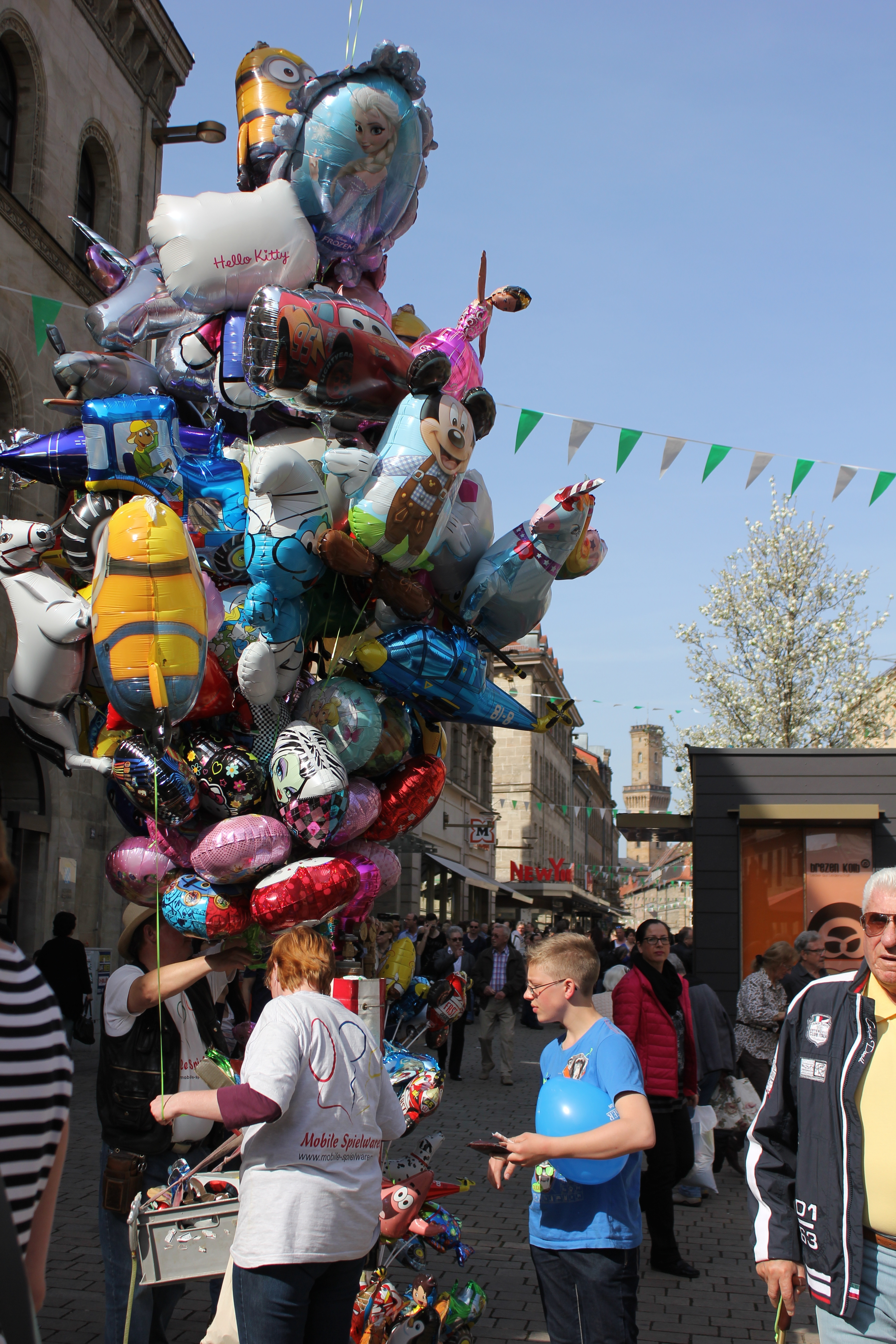 Kunterbunt und vielfältig präsentiert sich die Innenstadt und der Fürther Einzelhandel. Foto. Ebersberger