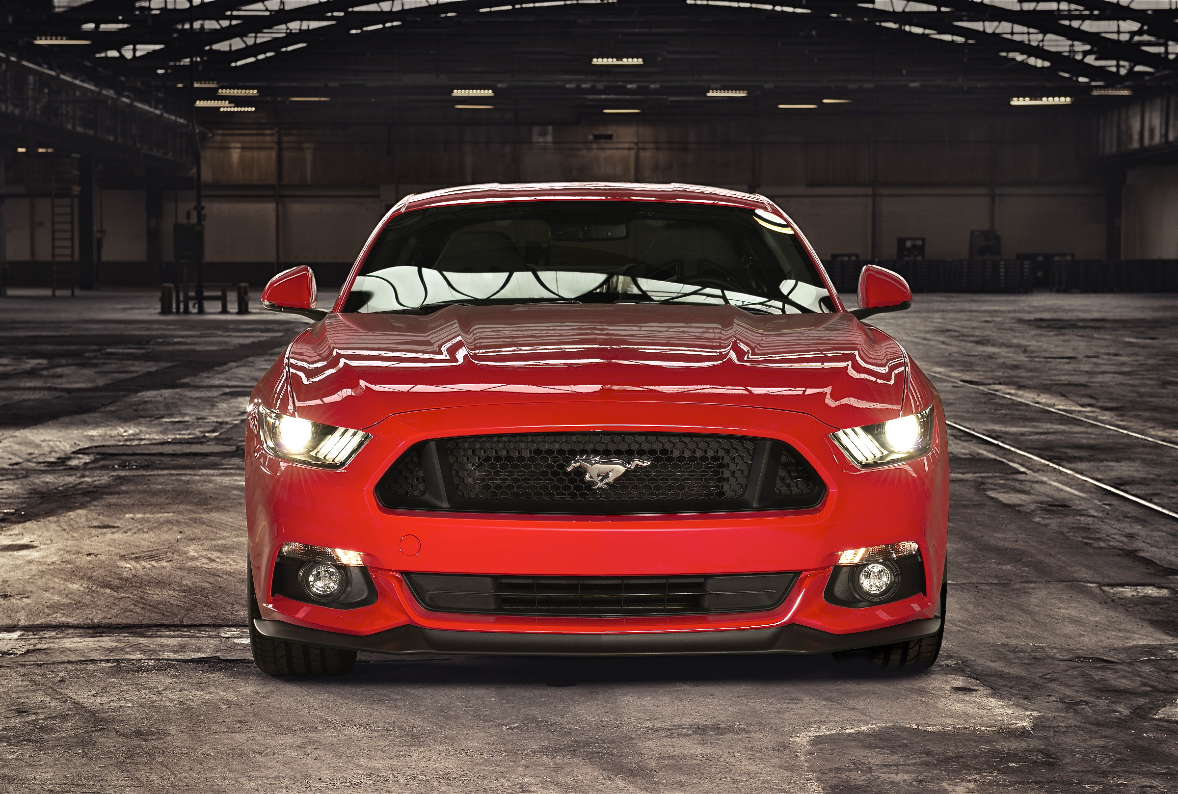 Schon ab Ende Mai stehen Ausstellungs- und Testfahrzeuge des Ford Mustang in neu geschaffenen Stores bereit. Foto: Auto-Medienportal.Net/Ford
