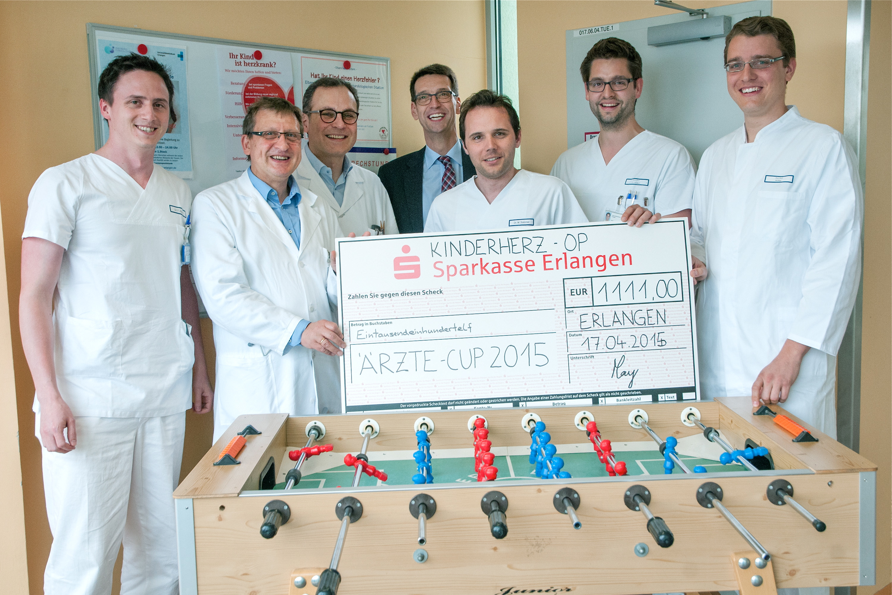 Dr. Florian Klapsch (Radiologie), Prof. Dr. Sven Dittrich (Kinderkardiologie), Prof. Dr. Robert Cesnjevar (Kinderherzchirurgie), Prof. Dr. Michael Uder, Dr. Matthias Sommer, Dr. Peter Dankerl und Dr. Matthias May (alle Radiologie / v.l.n.r.). Foto: Uni-Klinikum Erlangen