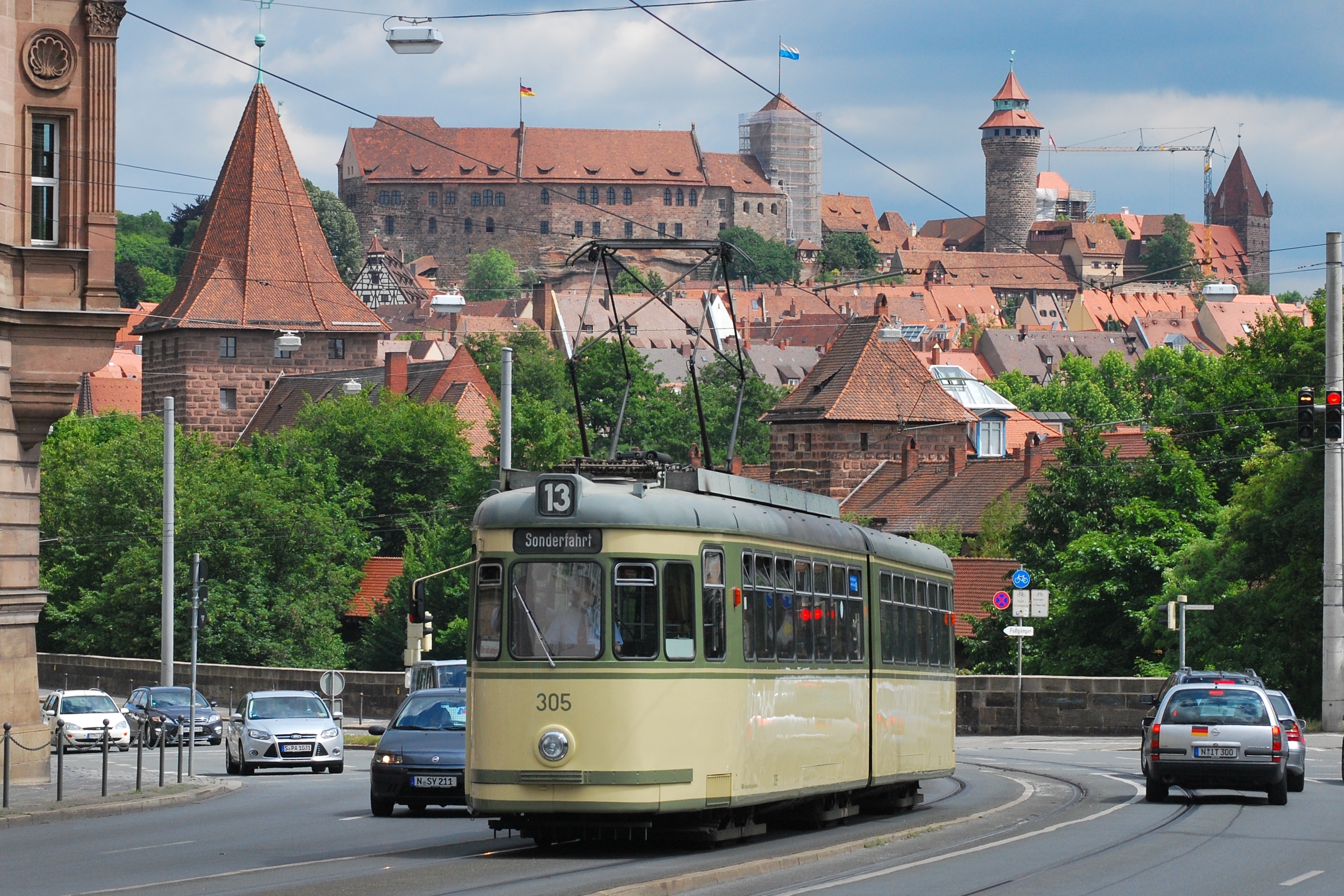 Es ist wieder soweit: Immer montags macht sich von Mai bis Ende September 2015 ein Oldtimer der VAG Nürnberg auf, die Stadt zu erkunden.