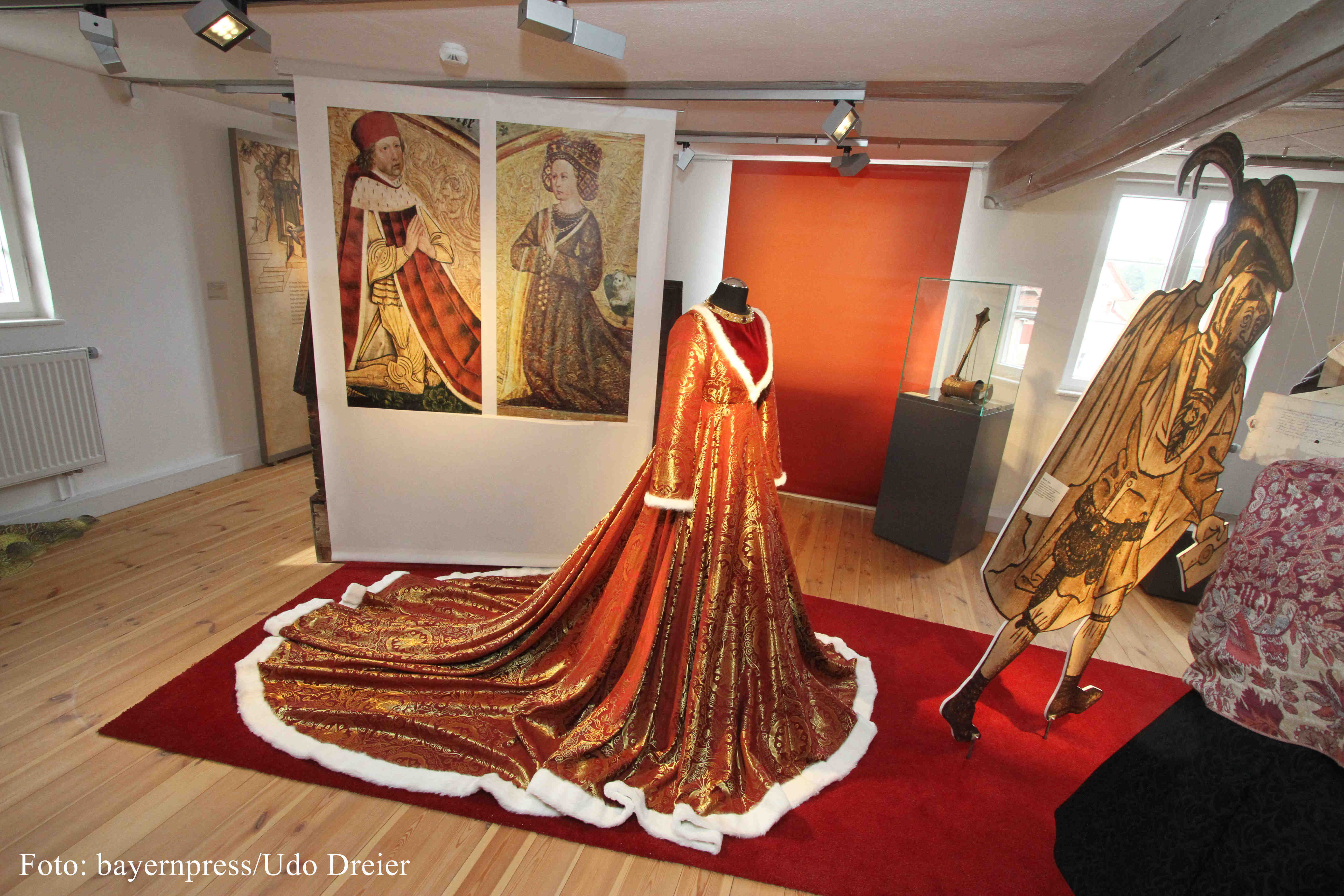 Die Ausstellung macht auch die Bedeutung der Cadolzburg deutlich.