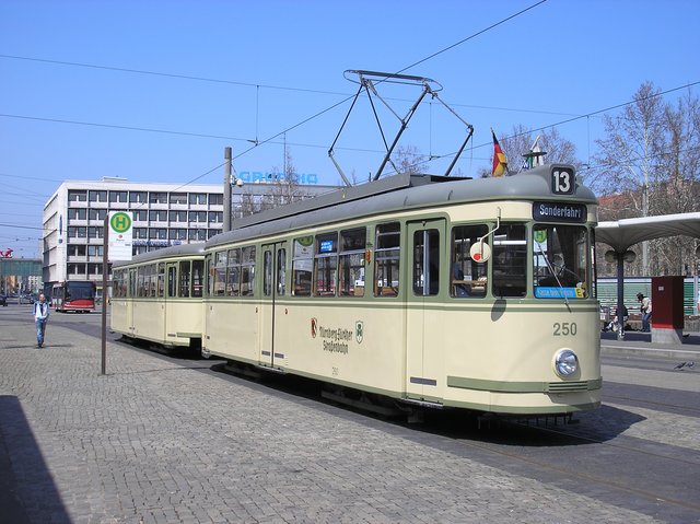 Ab sofort gibt es wieder die beliebten Stadtrundfahrten mit der Linie 13.