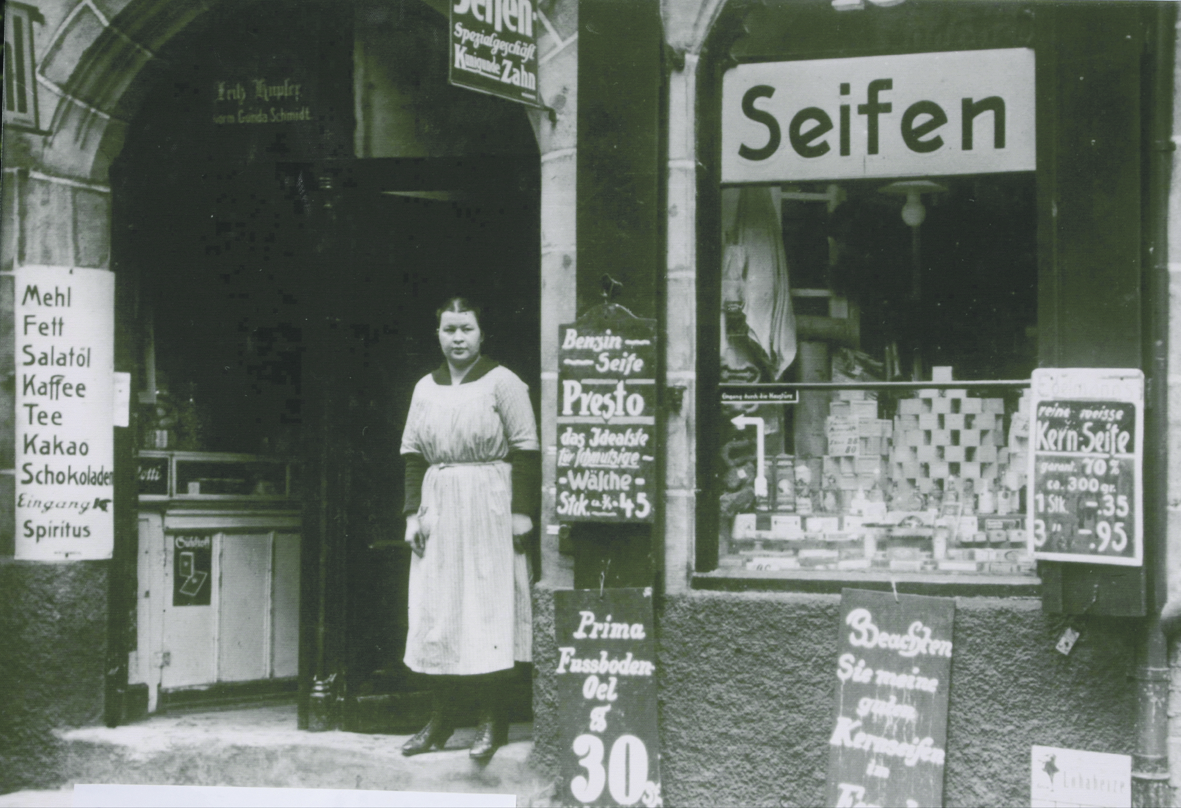 Kunigunde Zahn eröffnete am 25. Mai 1925 in der Neuen Gasse in Nürnberg ihr erstes Geschäft.