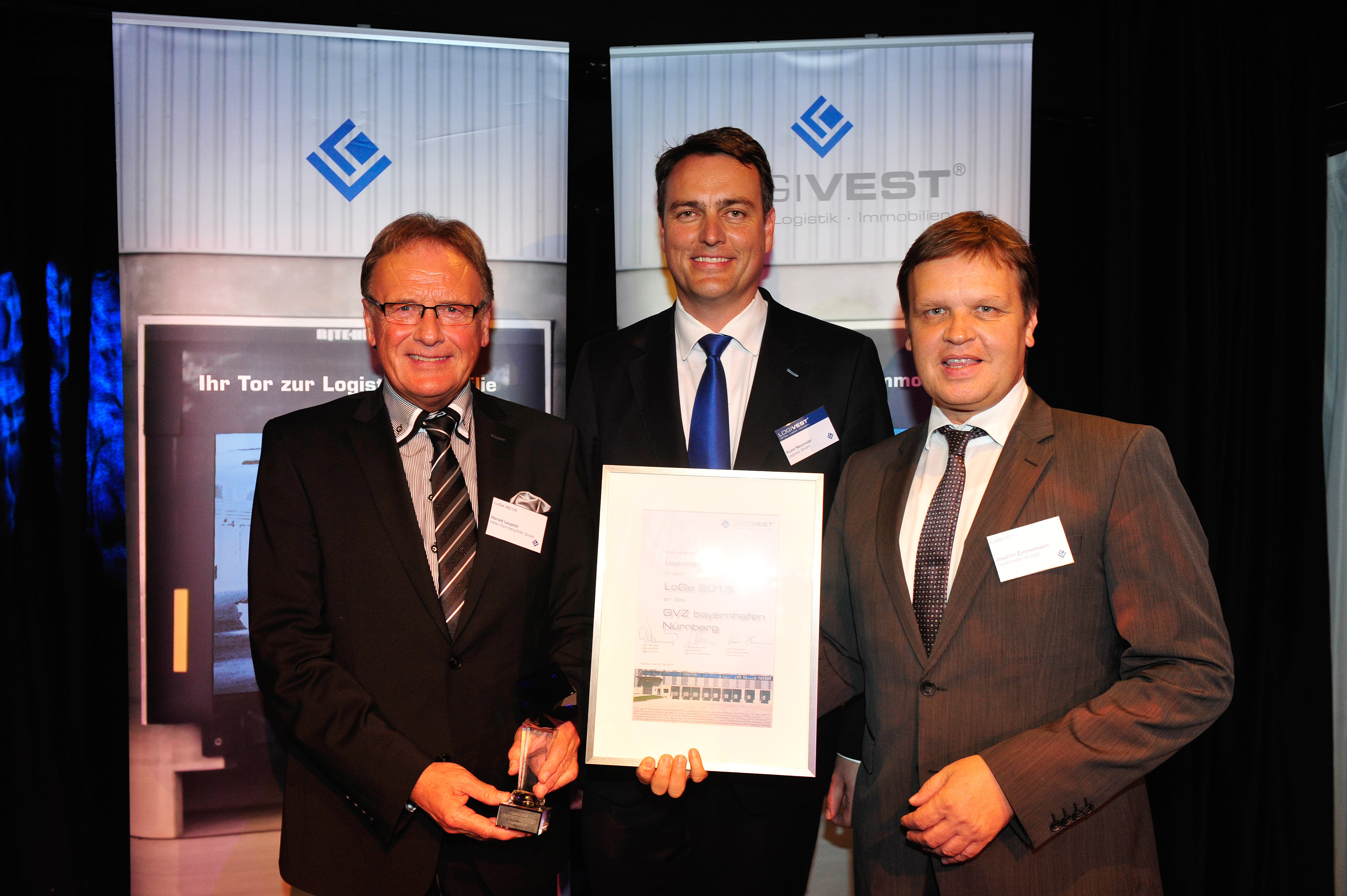 LoGe-Platz 3 für den bayernhafen Nürnberg (v.l.): Harald Leupold, Hafen Nürnberg-Roth GmbH, Kuno Neumeier, Logivest, Joachim Zimmermann, bayernhafen Gruppe.