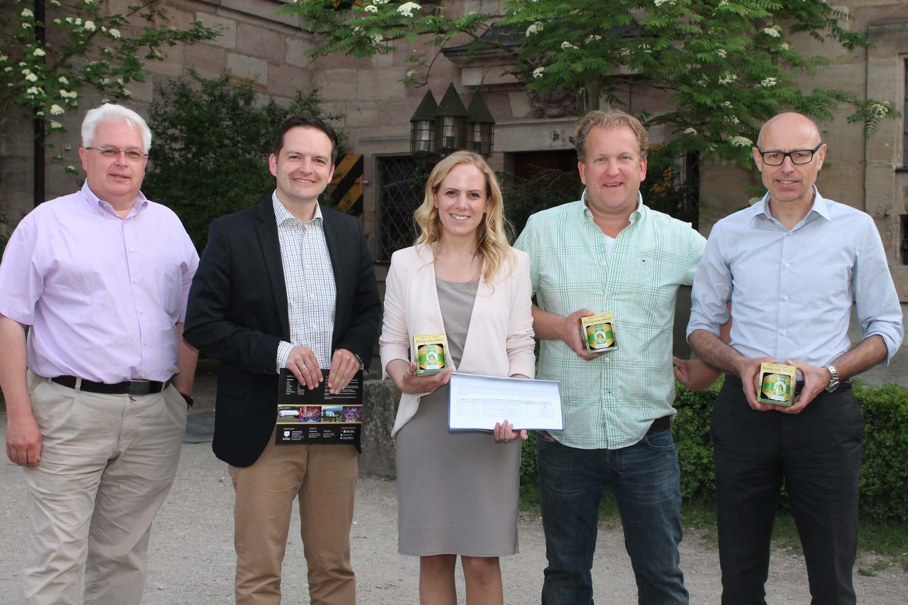 Freuen sich über einen gelungenen Infoabend (v.l.): Jochen Loy und Tobias Schmidt (beide Vorstadtverein Nord), Stefanie Schmidts (Flughafen Nürnberg), Christian Kohlert (werk:b) und Robert Pollack (Stadt Nürnberg).