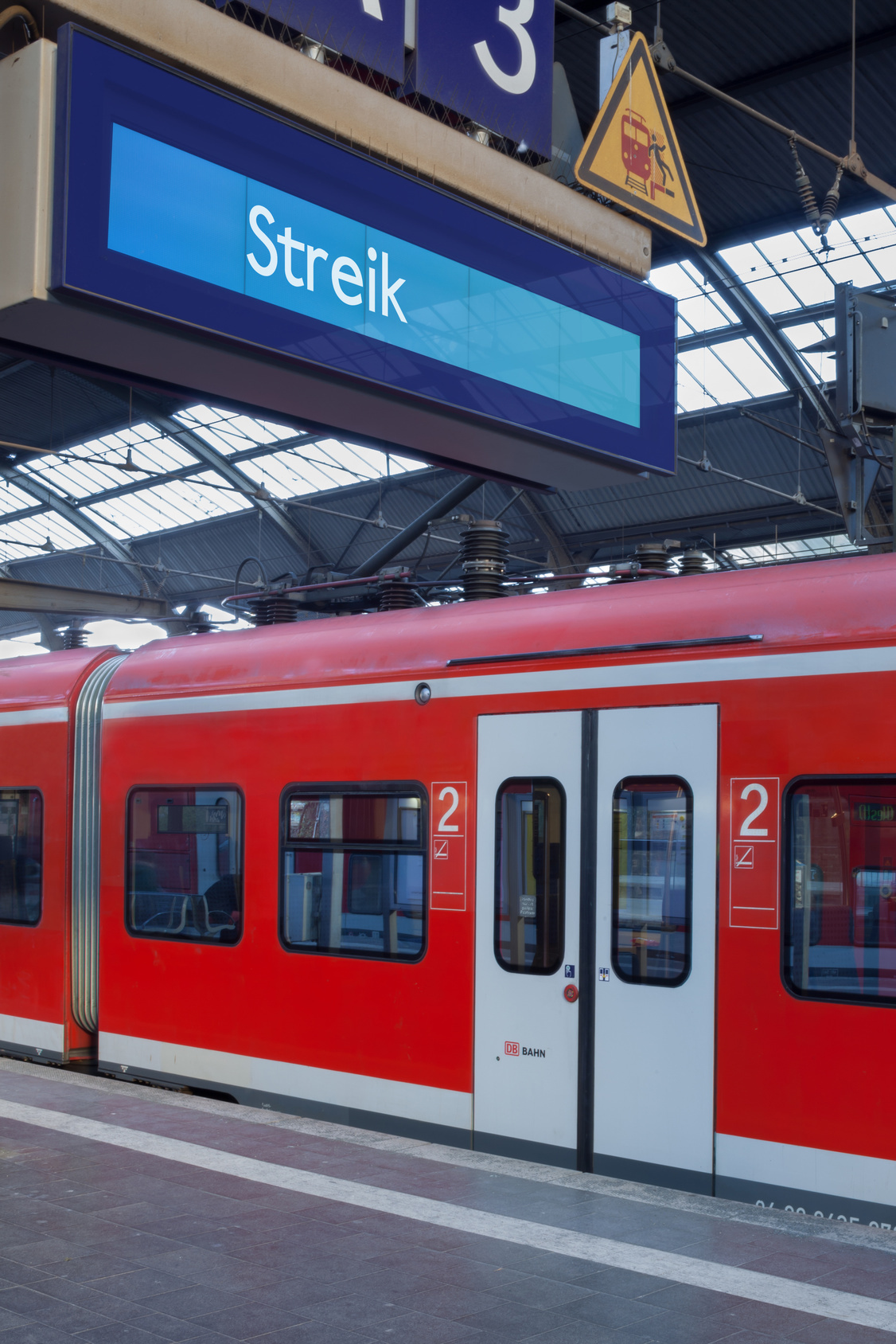 Das Verständnis der Reisenden für den aktuellen Streik bei der Bahn schwindet. Schließlich haben sich auch die Pfingsturlauber ihre Ferien sauer verdient.