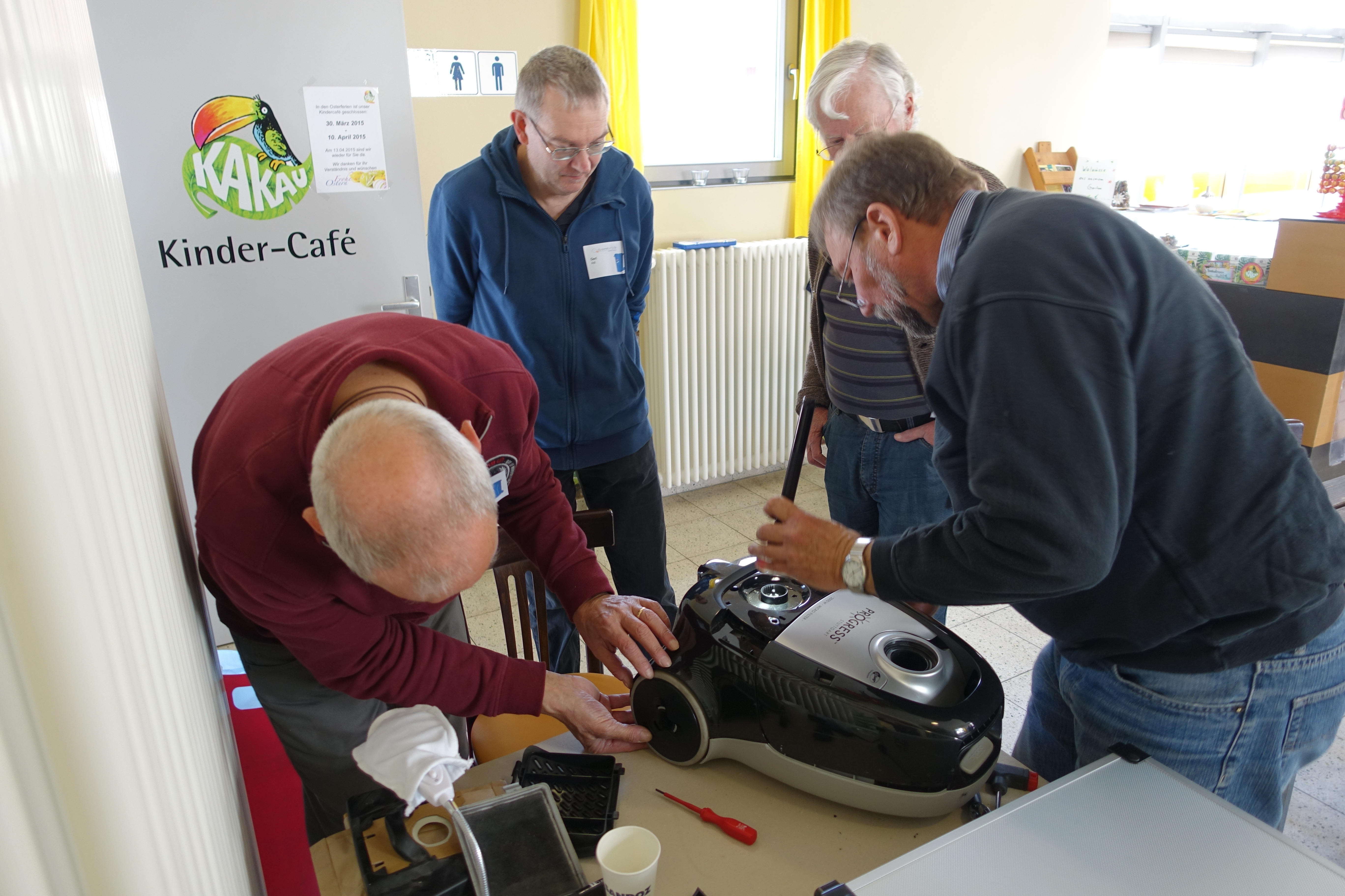 Gerät kaputt? Nicht verzagen. Am 30. Mai zwischen 14 und 17 Uhr zum Repair-Café tragen. Informationen: Manfred Hajek, Tel. 09187-902492 oder www.repaircafe-altdorf.de