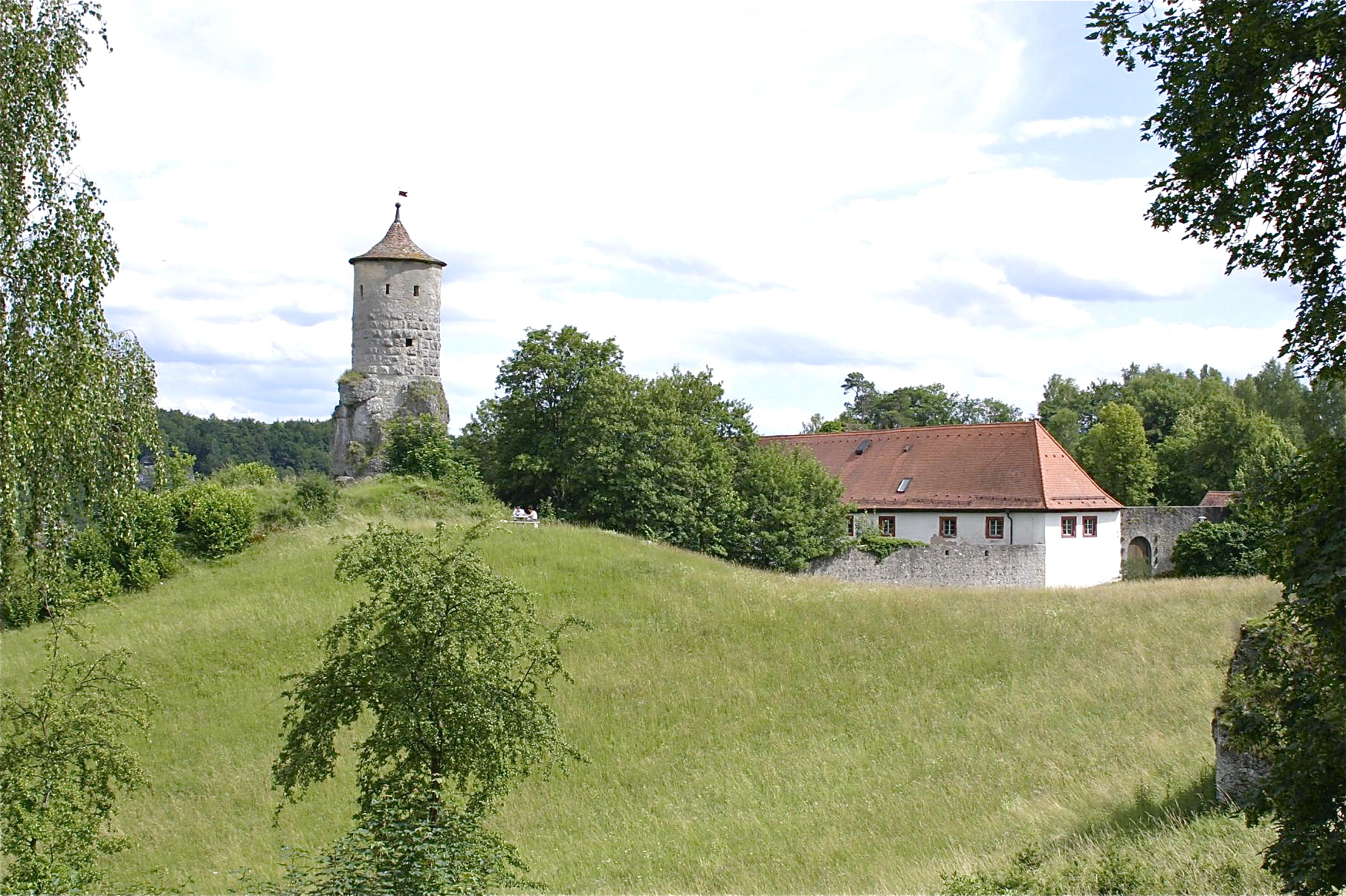 An dieser Stelle – zwischen Steinerener Beutel und Burg – werden am 6. Juni ab 20.00 Uhr 724 Sängerinnen und Sänger das neue Lied „Waischenfeld lebt“ singen. Foto: oh