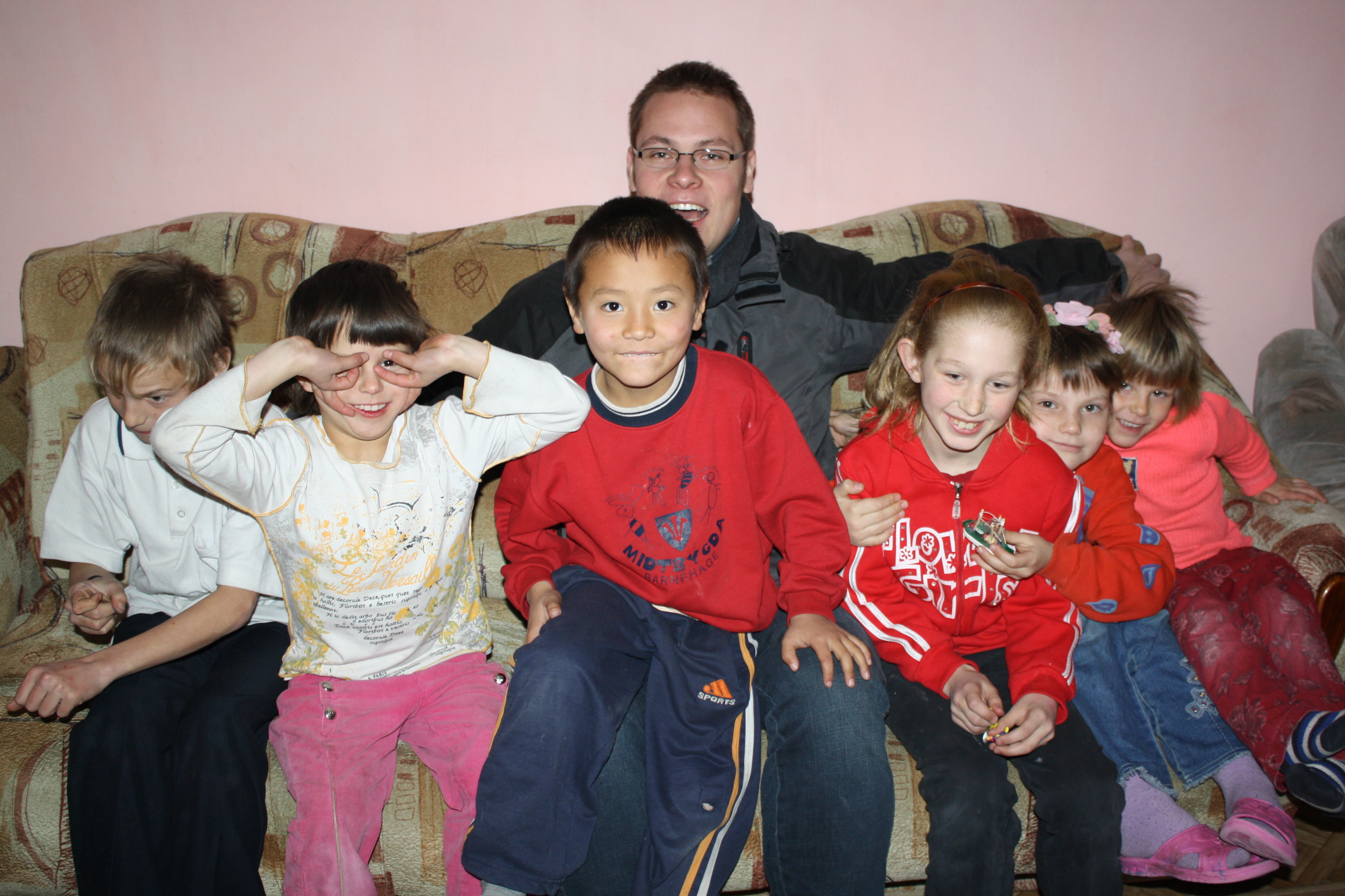Der Bundesfreiwilligendienst sucht auch Leute für die Kinderbetreuung.
