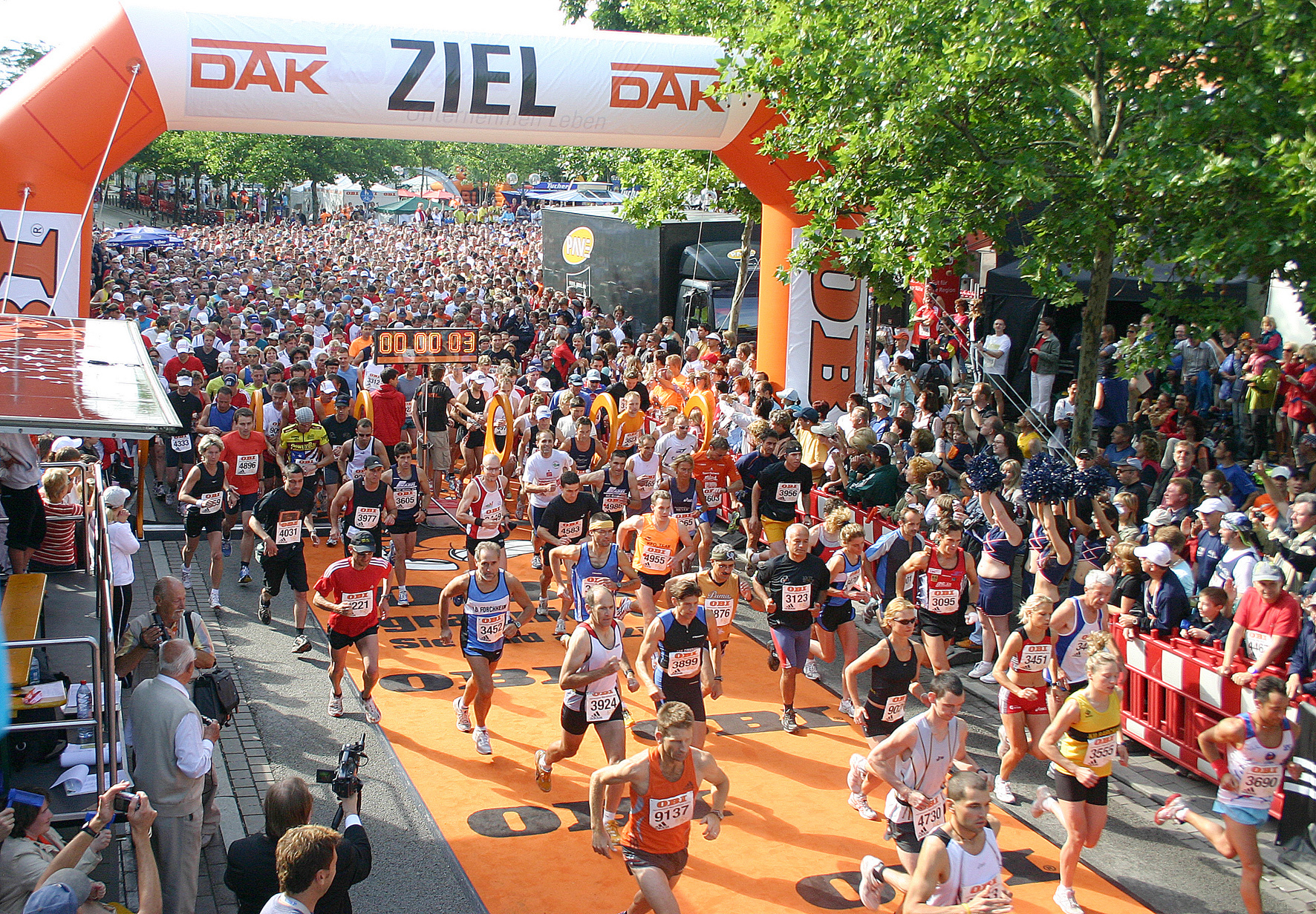 Tausende Läuferinnen und Läufer haben sich für den Metropolmarathon in Fürth gemeldet.