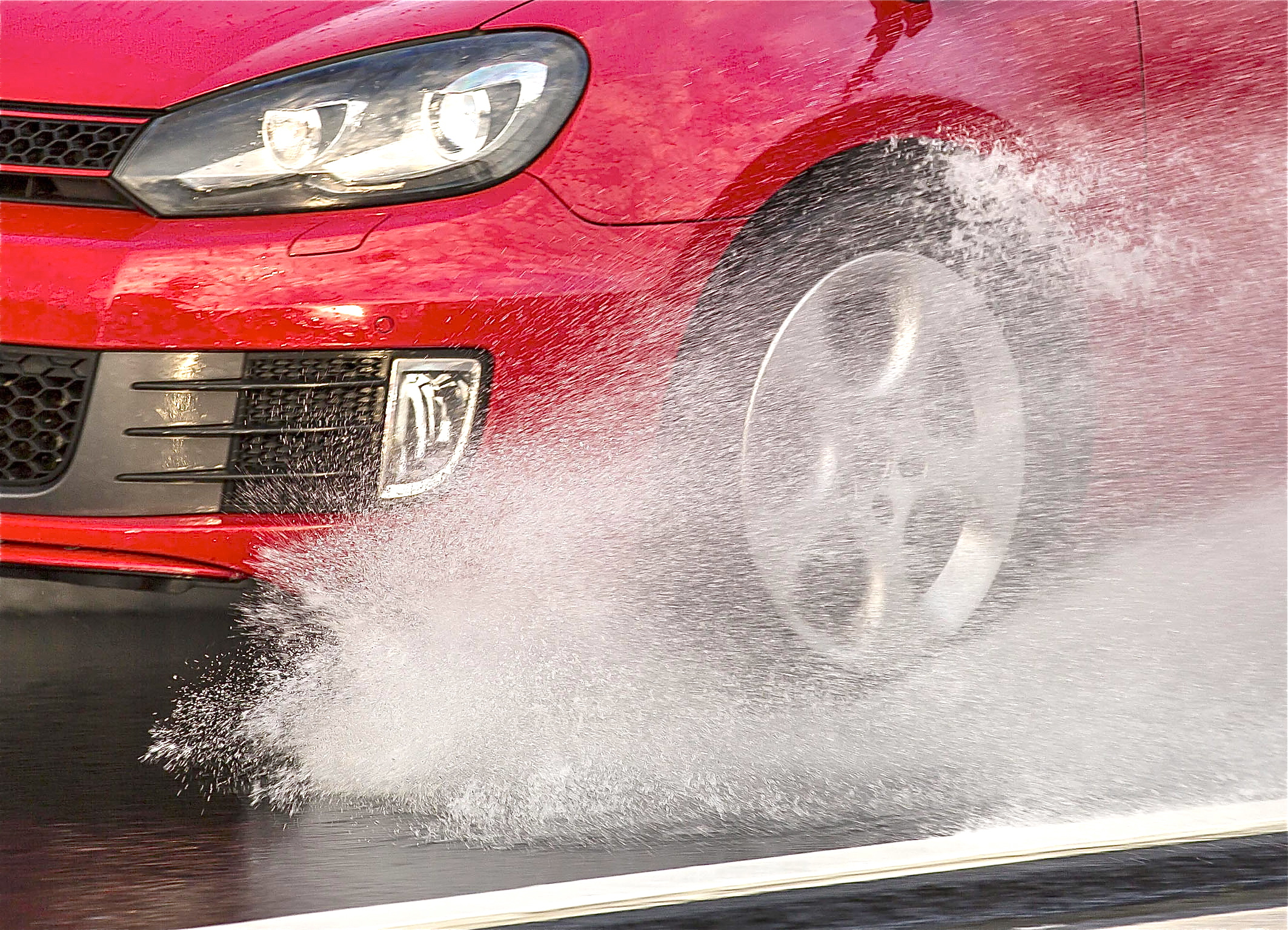 Die Reifen am Auto sind mit das wichtigste Sicherheitselement. Foto: Auto-Medienportal.Net/GTÜ