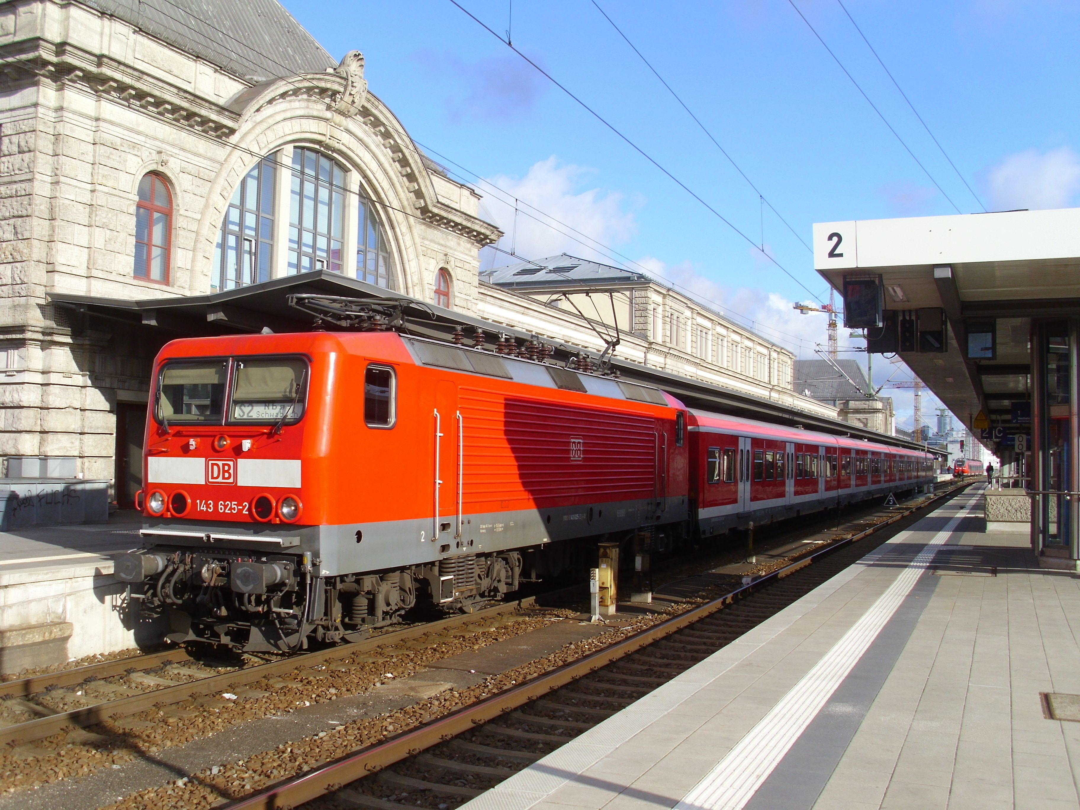 Vom Hauptbahnhof fährt die S-Bahn direkt nach Altdorf.
