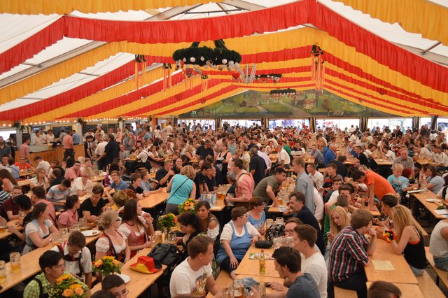 Beim Auftakt am Freitagabend ist das Festzelt jedes Jahr bis auf den letzten Platz gefüllt. | Foto: Gemeinde Rednitzhembach