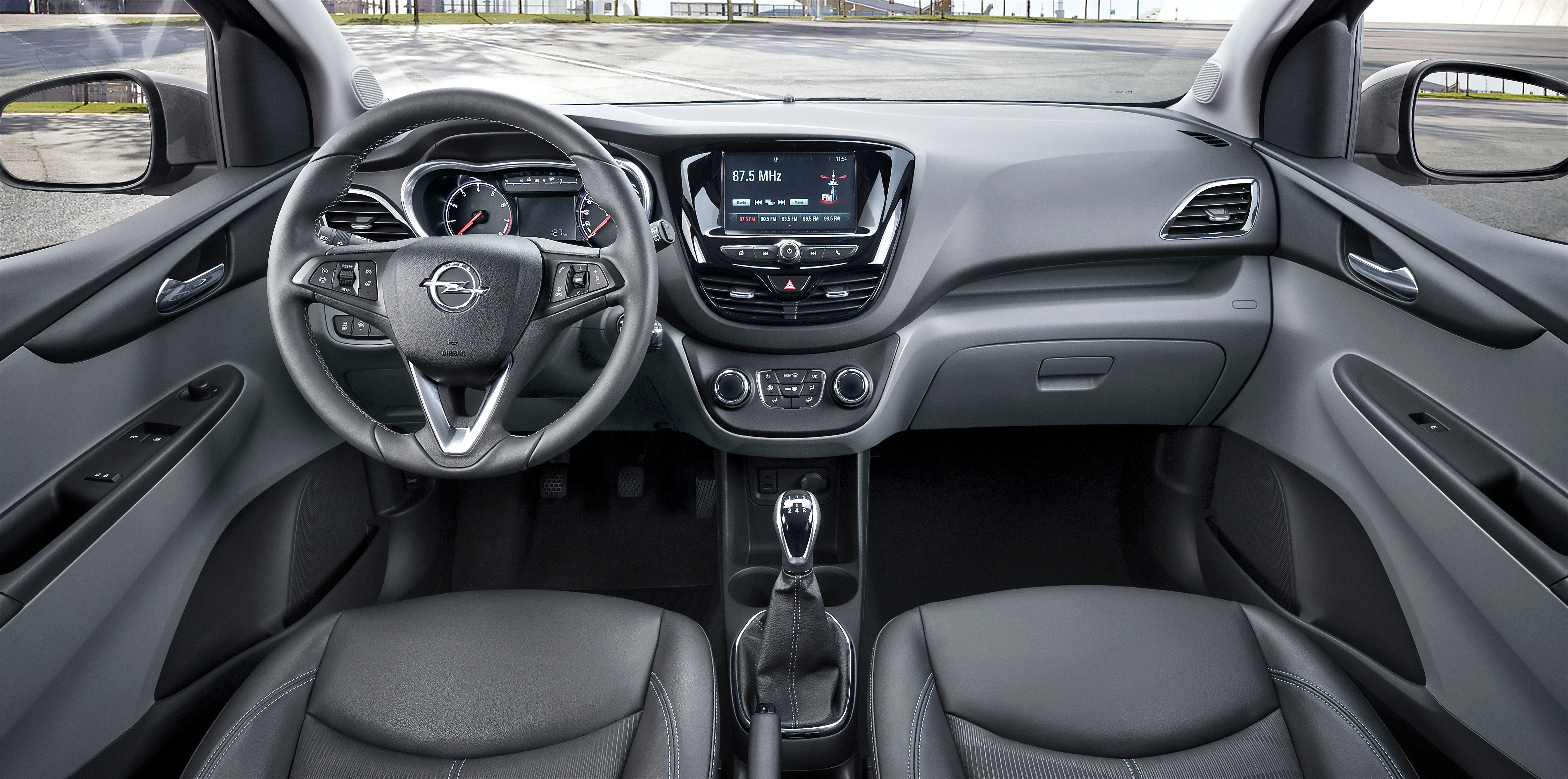 Karl besticht unter anderem auch mit einem zwar aufgeräumten, dafür aber doch sehr funktionellen Cockpit. Foto: Auto-Medienportal.Net/Opel