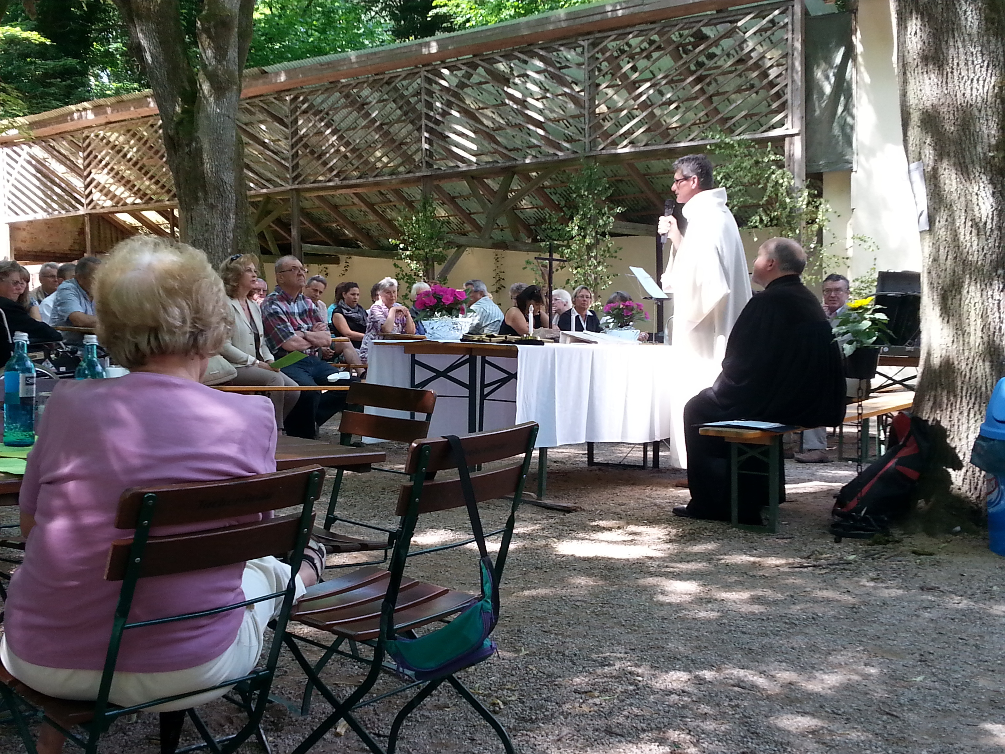 Ökumenischer Gottesdienst im Biergarten