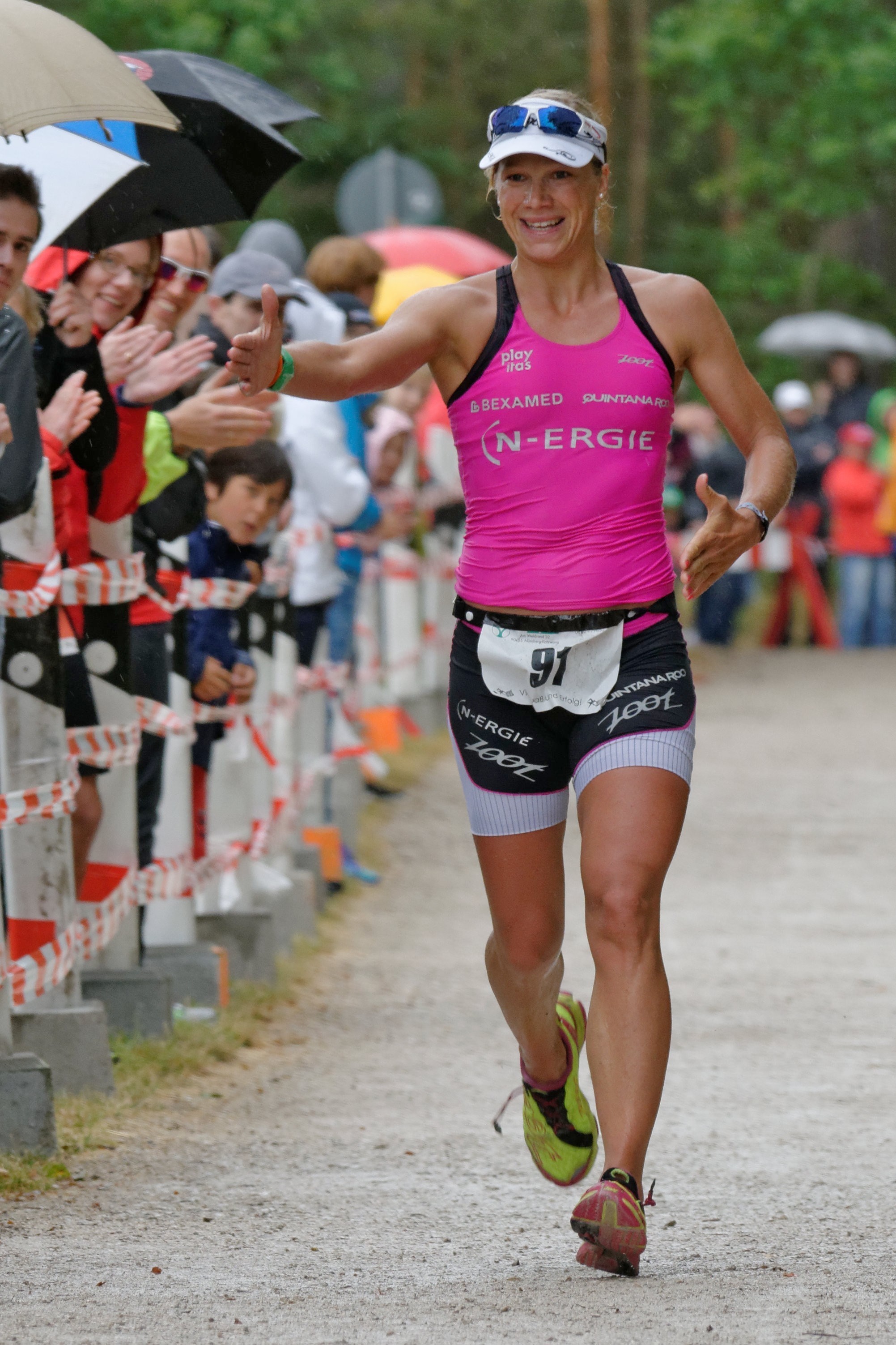 Anja Beranek bei ihrem erfolgreichen Zieleinlauf 2014 wird heuer den Titel als Erstplatzierte verteidigen.
