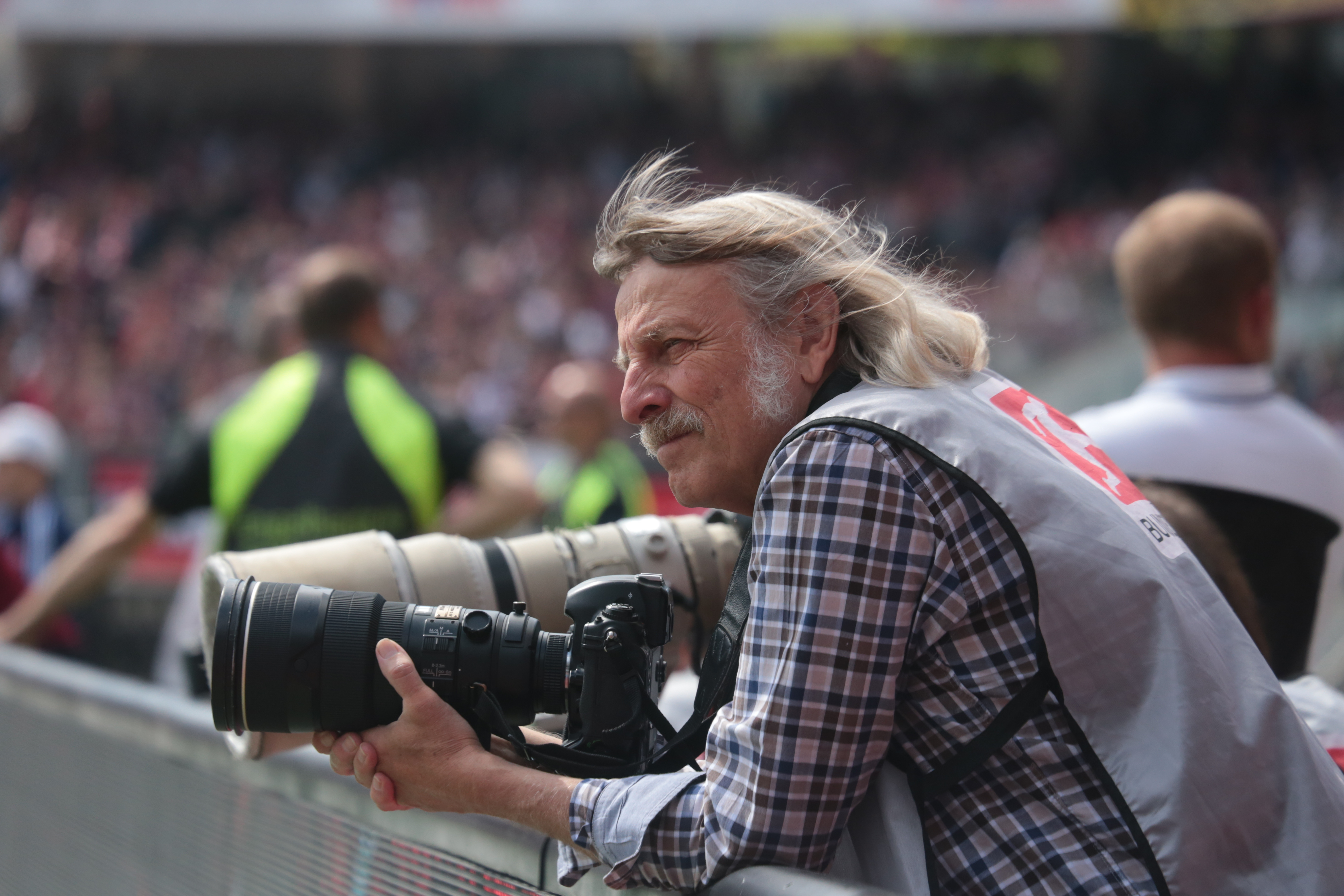 Sportfotograf Herbert Liedel beim Club. Eindrucksvolles Portrait fotografiert von Udo Dreier.