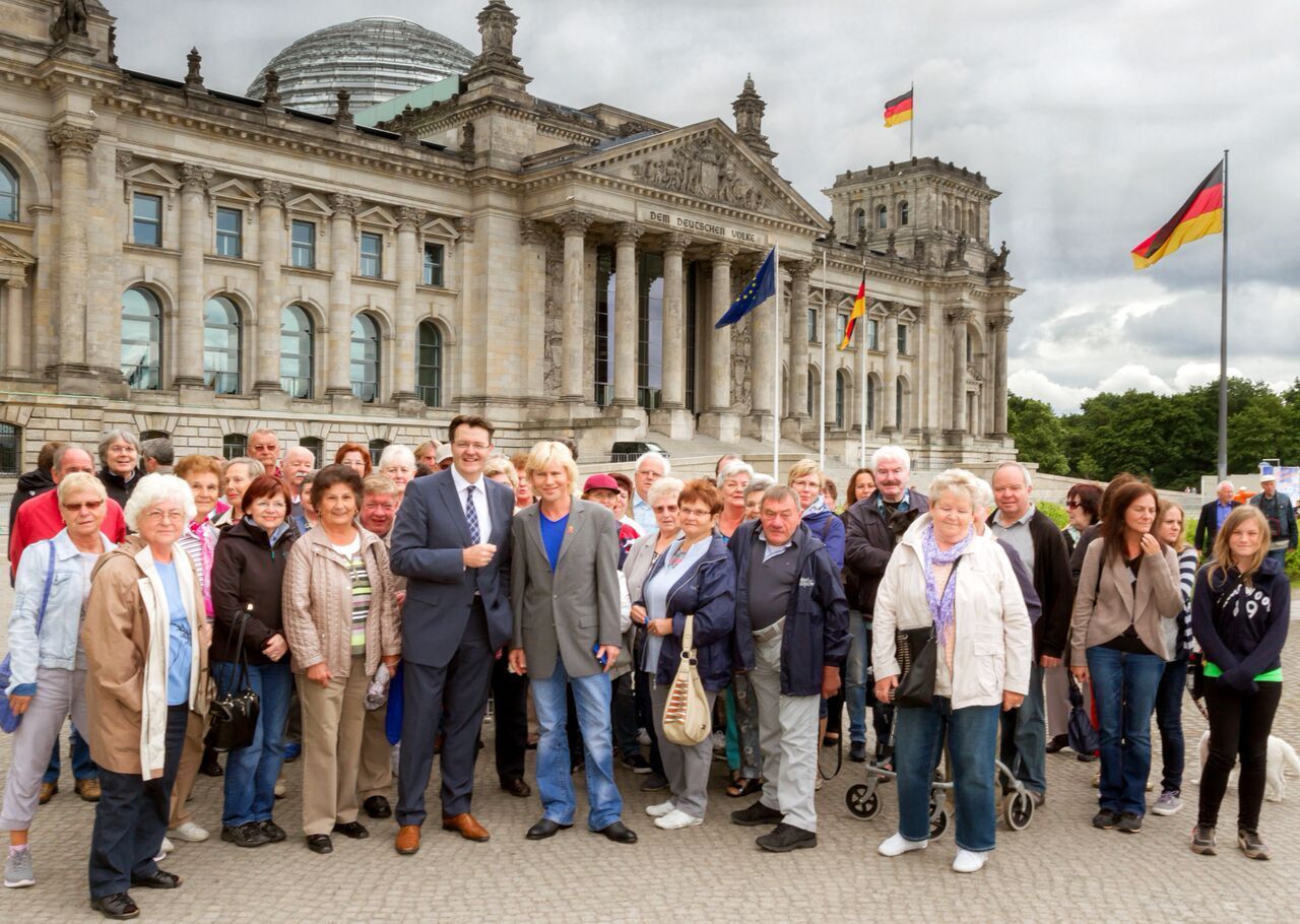 Rund 60 Fans waren mit Mark Lorenz nach Berlin gefahren, um sich zusammen mit Michael Frieser den Bundestag zeigen zu lassen.