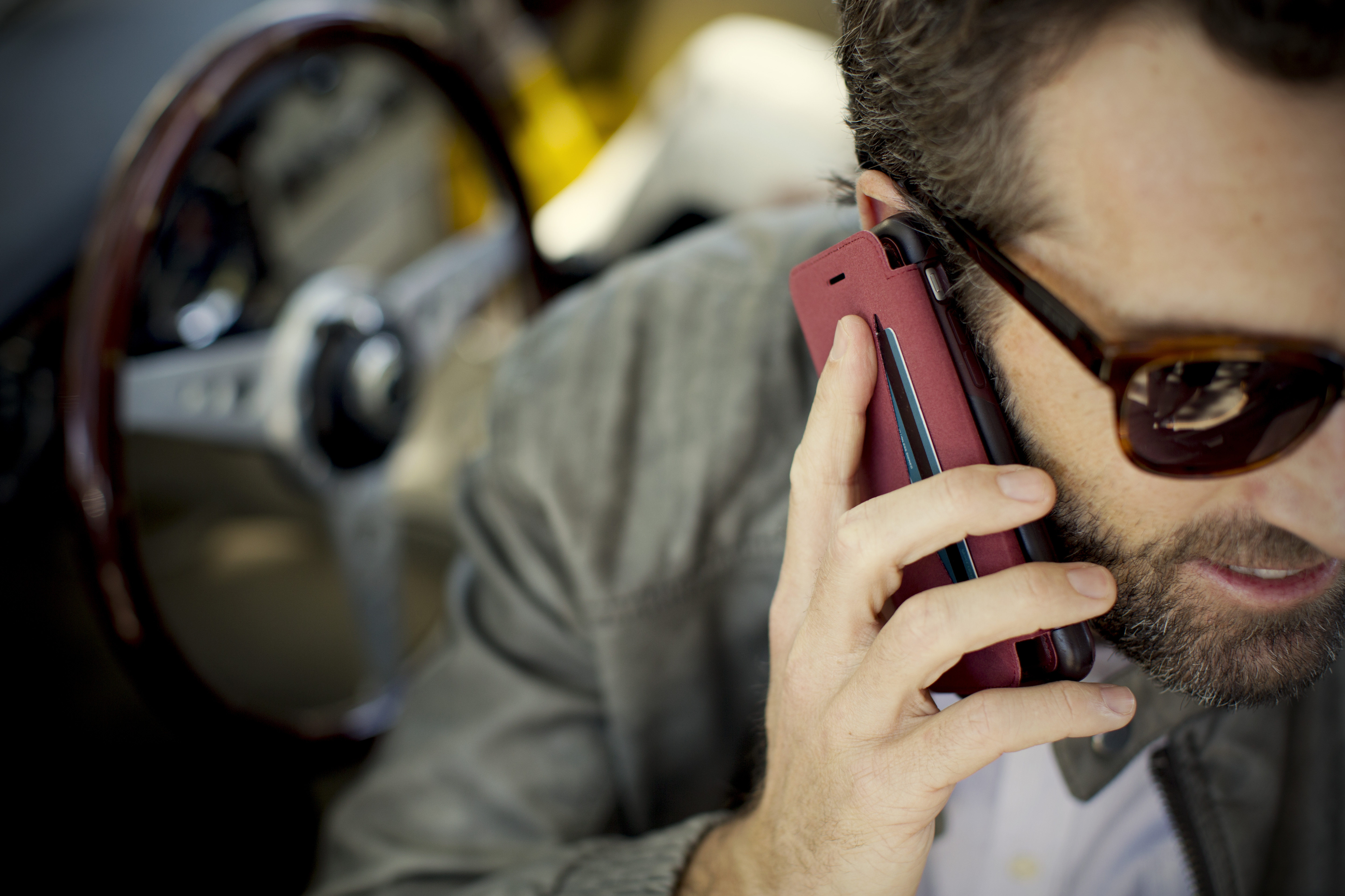 Elegant unterwegs mit Strada Series von OtterBox.