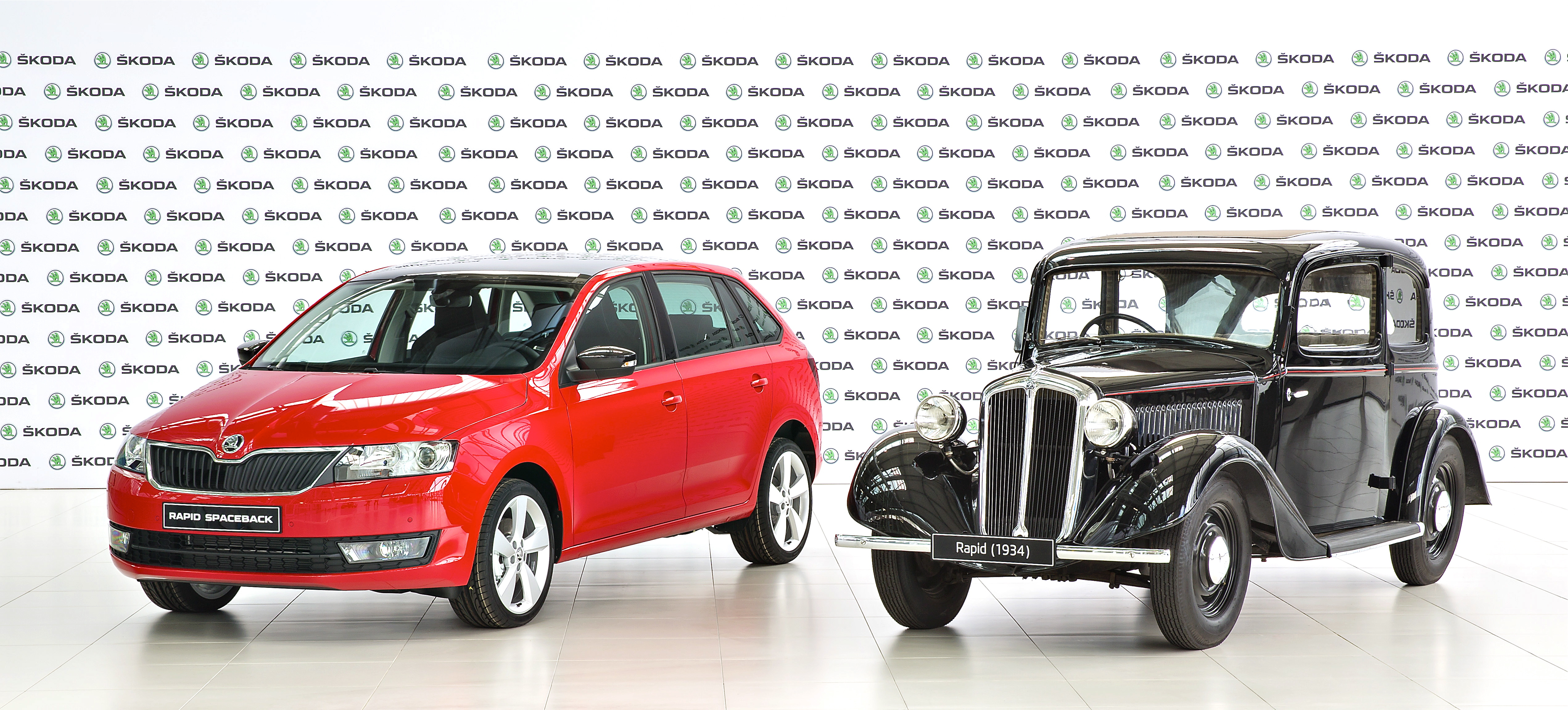 Der SkodaRapid „Spaceback“ neben seinem Vorgängermodell, einem Rapid aus dem Jahr 1934. Foto: Auto-Medienportal.Net/Skoda