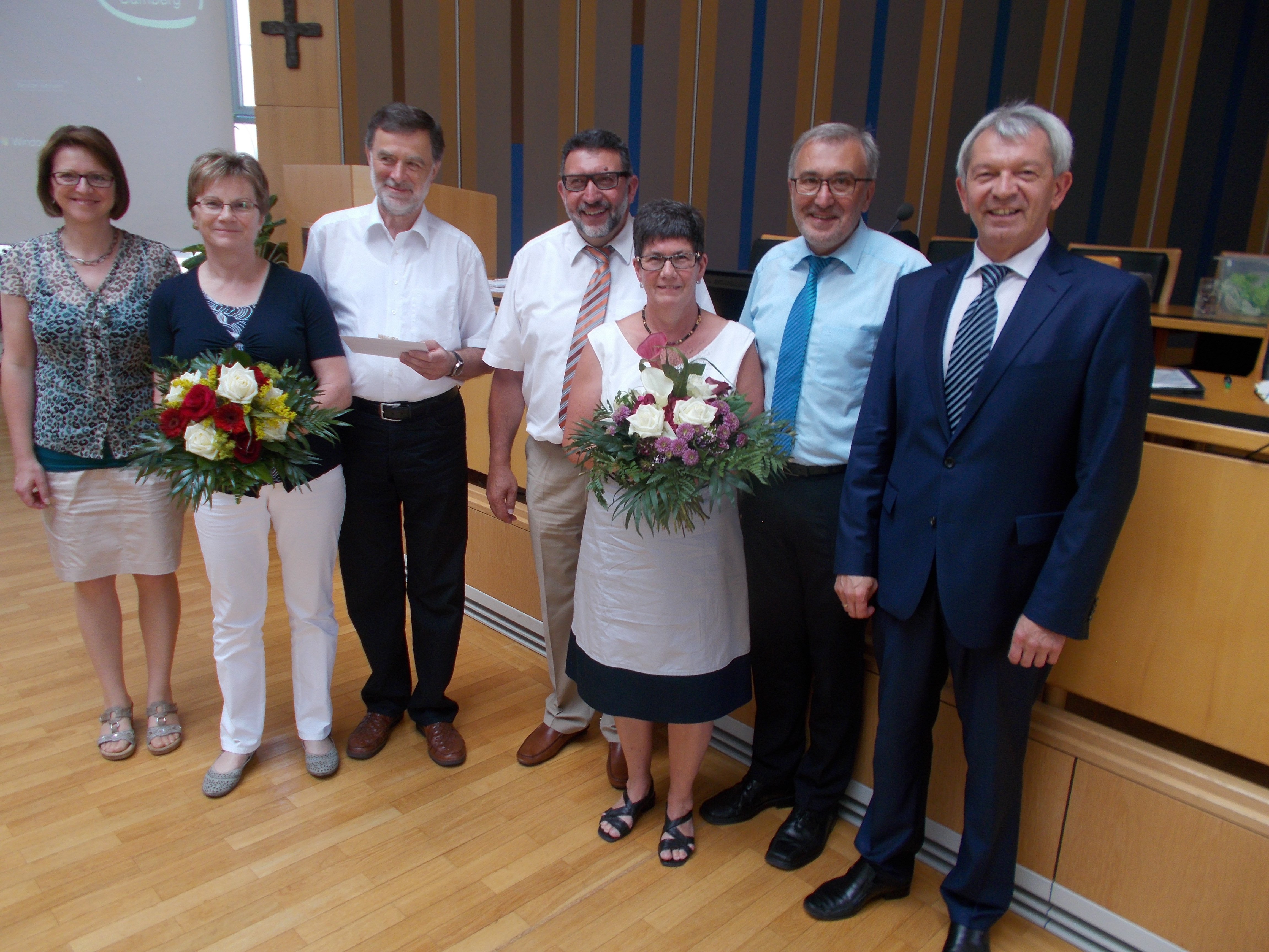 Landrat Johann Kalb und Kreisvorsitzender Helmut Krämer (v. r.) bei der Verabschiedung von Josef Martin und Georg Zipfel (2. und 3. v. l.) mit der stellvertretenden Vorsitzenden Gisela Hofmann.