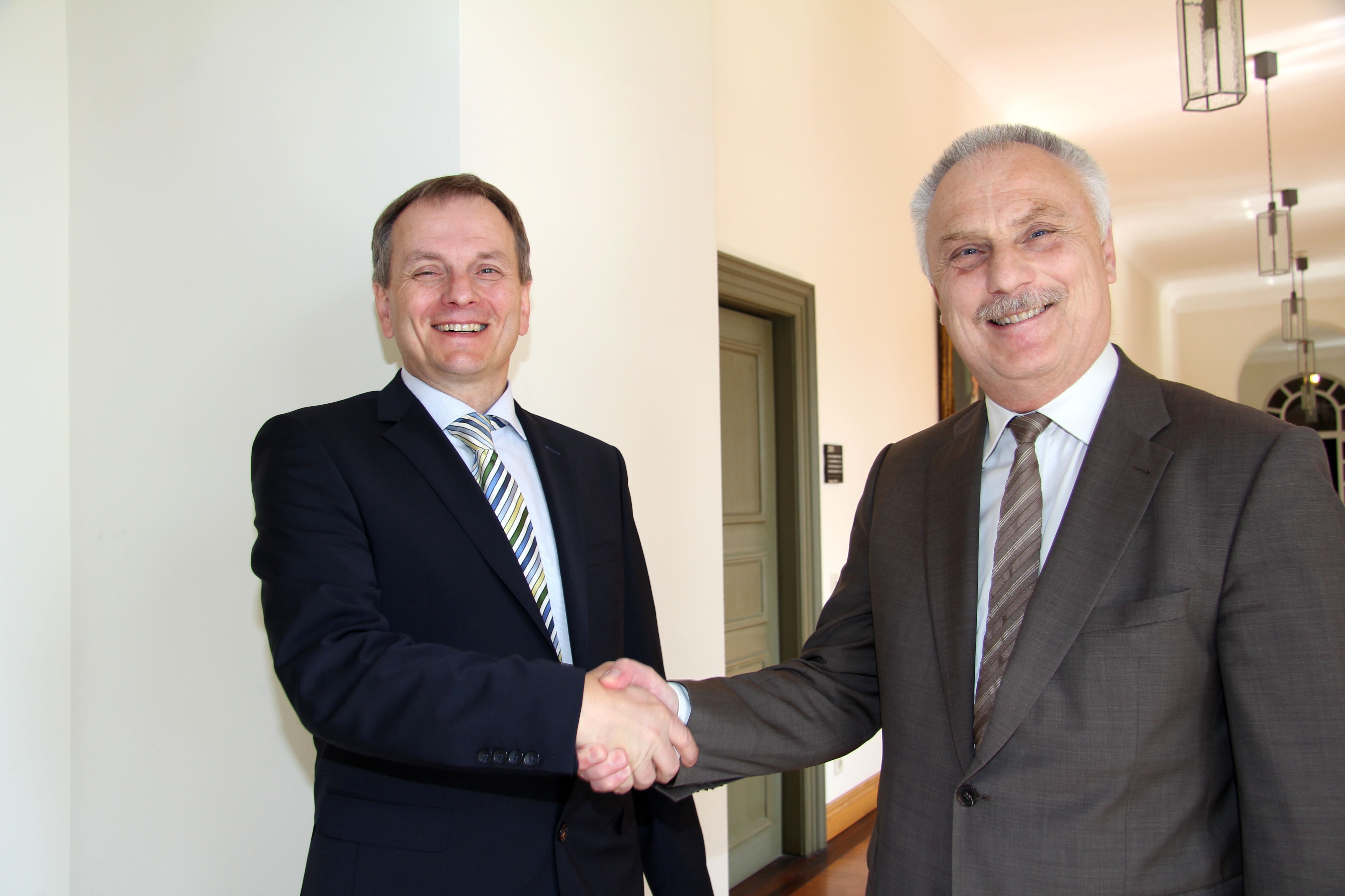 Der Fürther Stadtrat schenkete Horst Müller (li.) und Joachim Krauße erneut das Vertrauen.