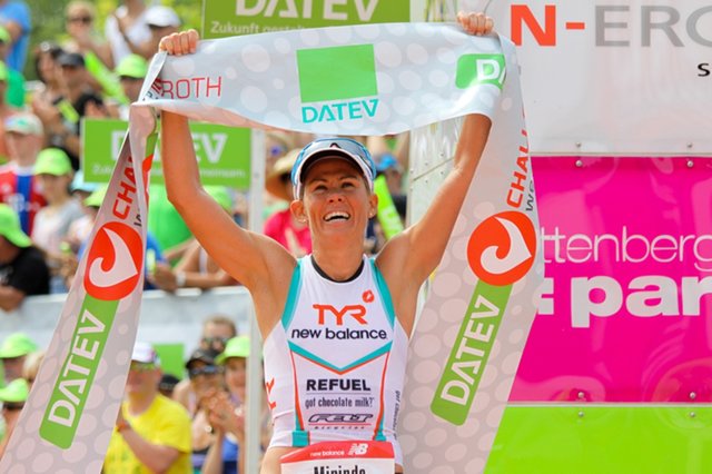 Gesamtsiegerin bei den Frauen 2014, Miranda Carfrae, freut sich über ihre hervorragende Zeit. | Foto: ©Veranstalter