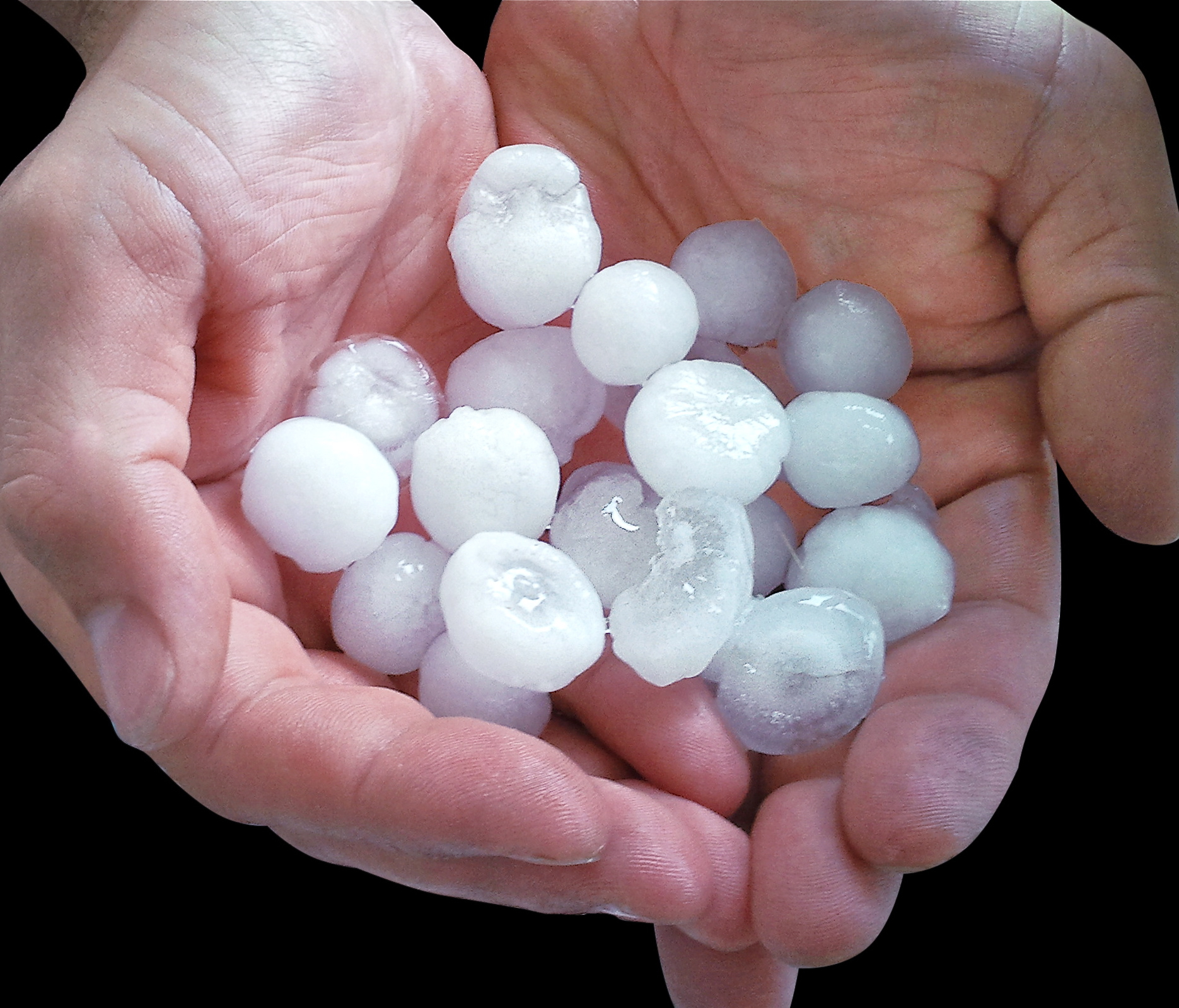 Auch Hagelkörner in Übergröße sorgen immer öfter für erhebliche Schäden. Foto: © schepers_photography-fotolia.com