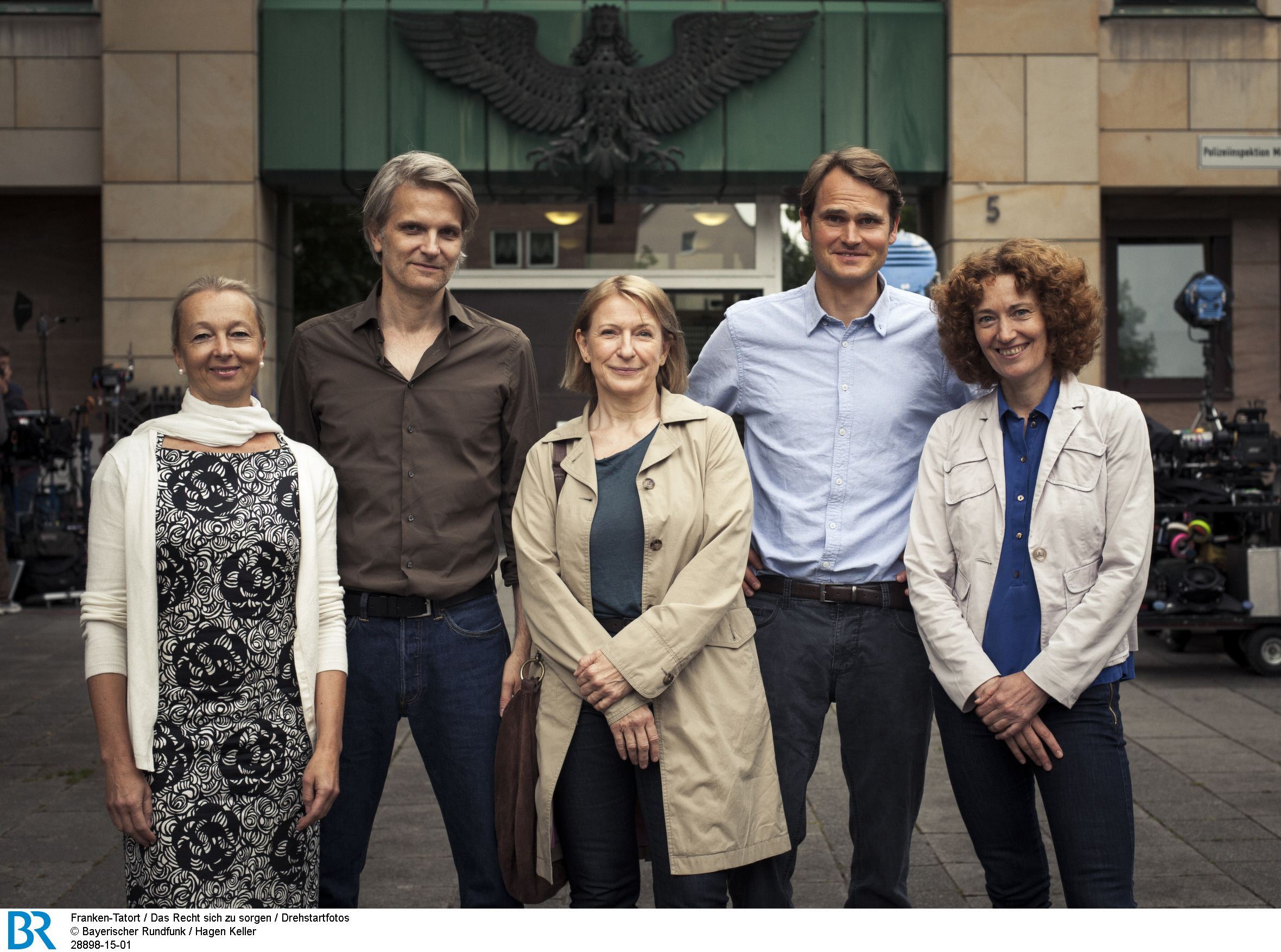 Start frei zum zweiten Franken-Tatort (v.l.): Uli Putz (Produzentin), Andreas Senn (Regisseur), Dagmar Manzel (Rolle: Hauptkommissarin Paula Ringelhahn), Fabian Hinrichs (Rolle: Hauptkommissar Felix Voss) und Stephanie Heckner (Redakteurin, Bayerischer Rundfunk).