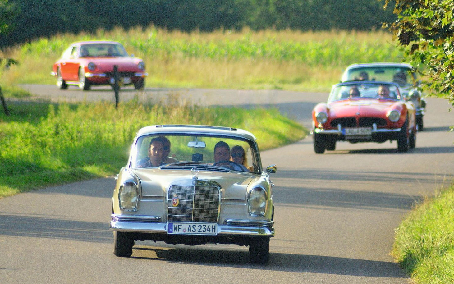 Die Oldtimer haben eine ausgedehnte Tour vor sich. Foto: HiGHLiGHTs-Fotografie