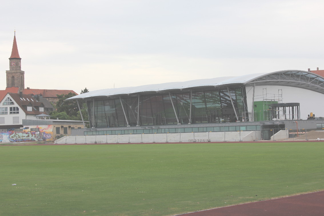 Noch gibt es kein grünes Licht für die neue Sporthalle an der Bezirkssportanlage. Schulen und Vereine müssen weiter in die marode MTV-Halle ausweichen. Foto: Ebersberger