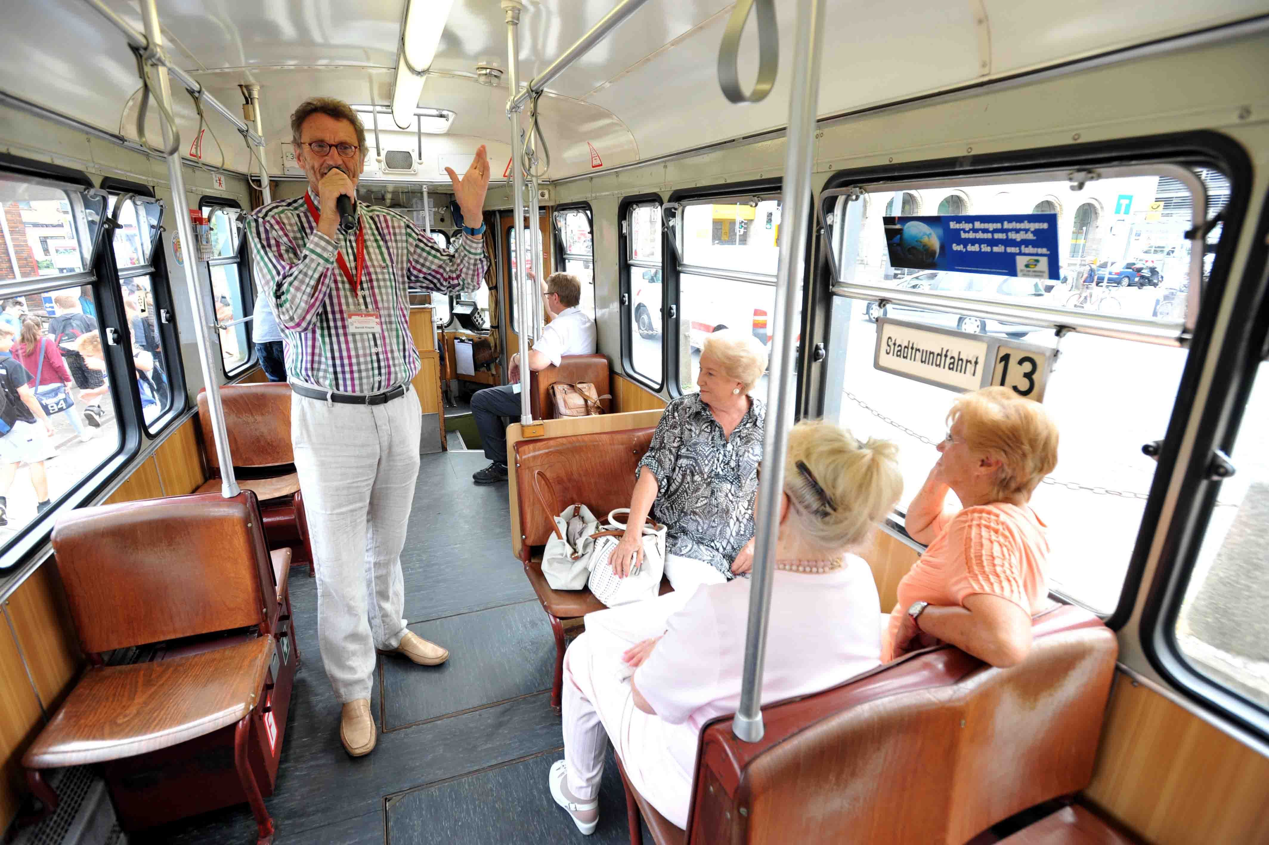 Immer montags macht sich die Oldtimer-Straßenbahnlinie 13 der VAG Verkehrs-Aktiengesellschaft Nürnberg auf zu einer besonderen Stadtrundfahrt.