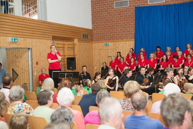 Begrüßung durch künstlerische Leiterin Heike Henning... (Bild: Privat)