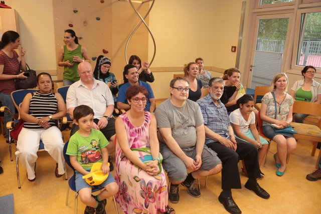 Der Ritter-von-Schuh Kindergarten in Nürnberg bekam auf Initiative von Martin Burkert nun 28 Fahrradhelme kostenlos zur Verfügung gestellt. | Foto: bayernpress