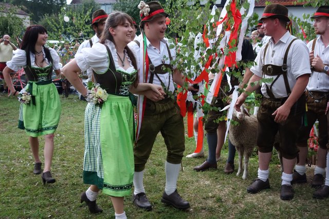 Das Betzenaustanzen ist ein Höhepunkt der Ziegelsteiner Kirchweih. | Foto: Veranstalter