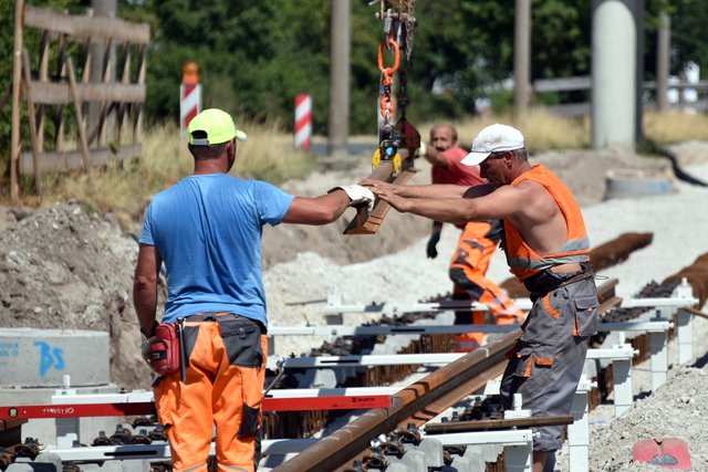 Im Bereich Götzenweg verläuft die Neubautrasse östlich in Seitenlage zur Erlanger Straße. | Foto: VAG Verkehrs-Aktiengesellschaft/Claus Felix