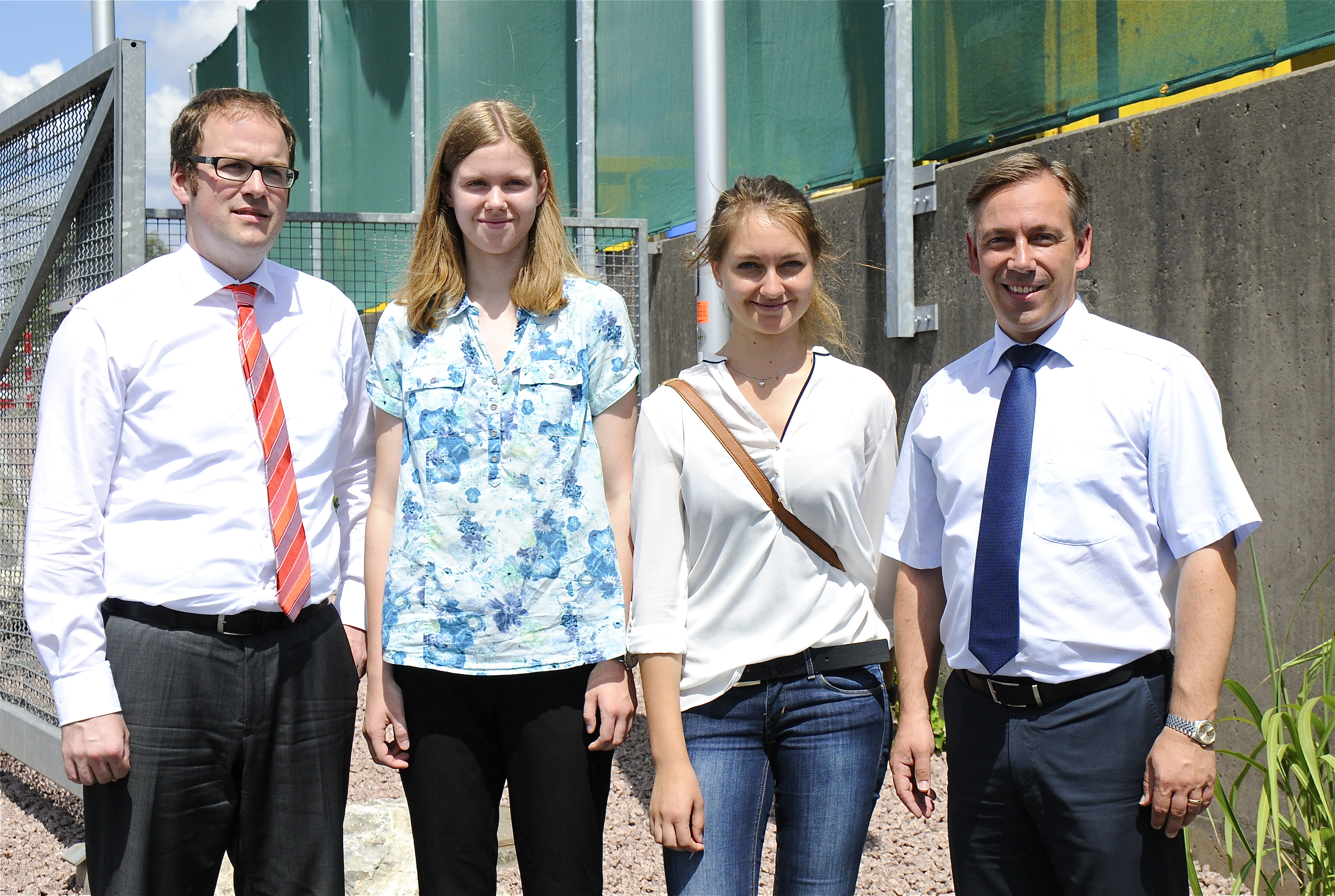 Chefs unter sich: Erlangens OB Florian Janik, „Oberbürgermeisterin“ Charlotte Feltens, „Landrätin“ Thea John und Landrat Alexander Tritthart (v.l.n.r.) haben trotz vollem Terminkalender Zeit für ein gemeinsames Foto gefunden. Foto: LRA ERH