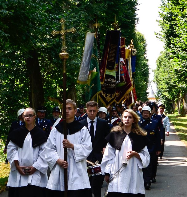 Trauerzug von Schloss Greifenstein zur Beisetzung von Otto Philipp Schenk Graf von Stauffenberg. | Foto: Nicole Fuchsbauer