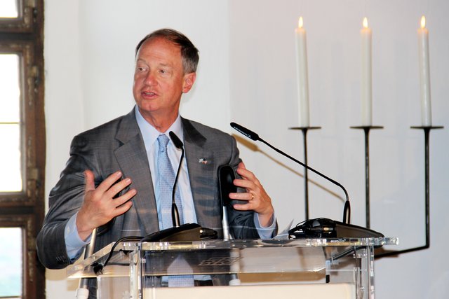 „Transatlantische Handels- und Investitionspartnerschaft“ - Diskussion mit John B. Emerson, der Botschafter der Vereinigten Staaten von Amerika. | Foto: tom